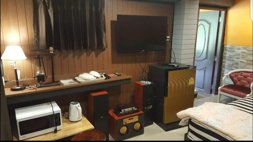 Kaengkrachan River Hut One-Bedroom House