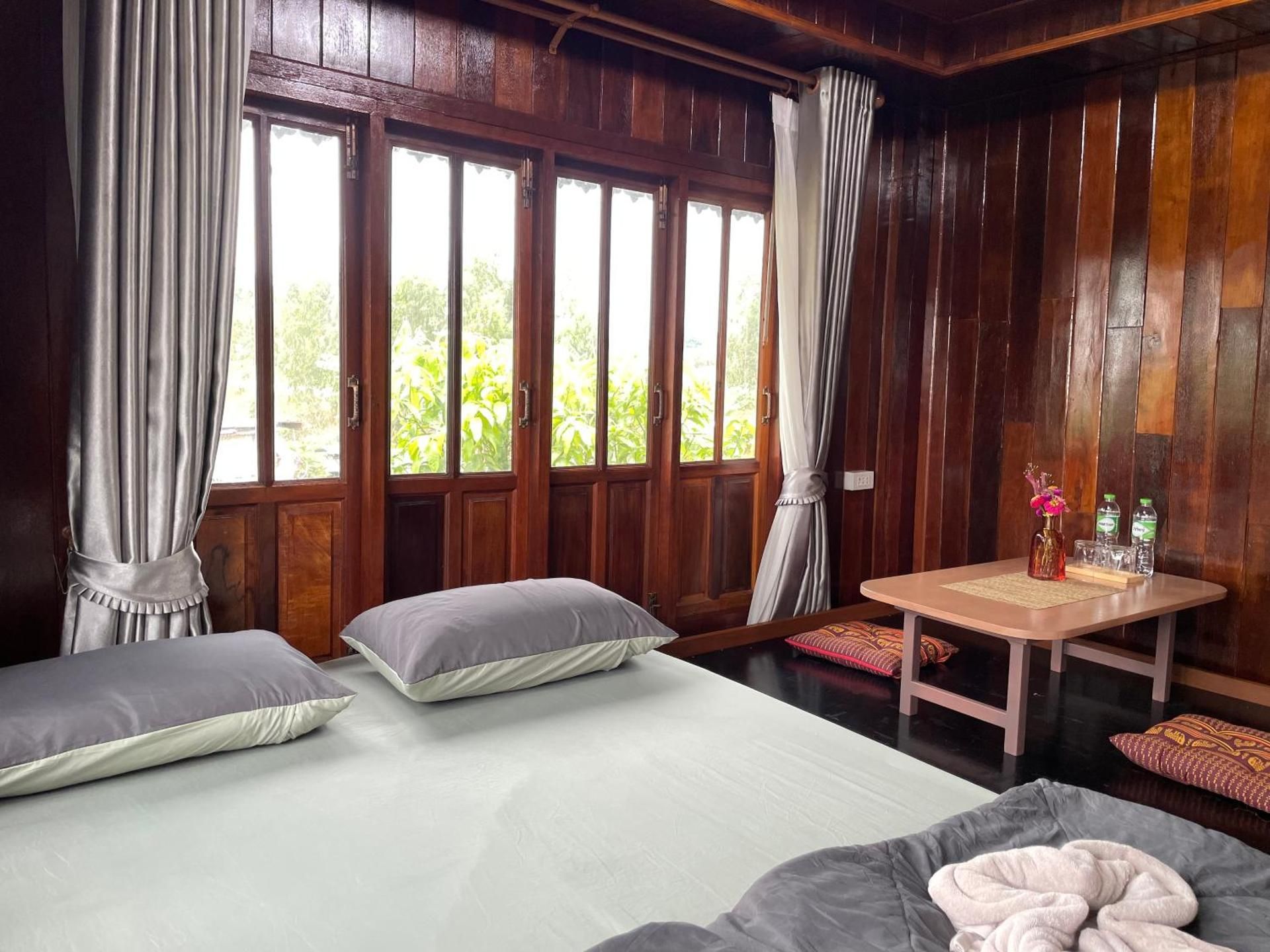 Deluxe One-Bedroom Apartment with Garden View