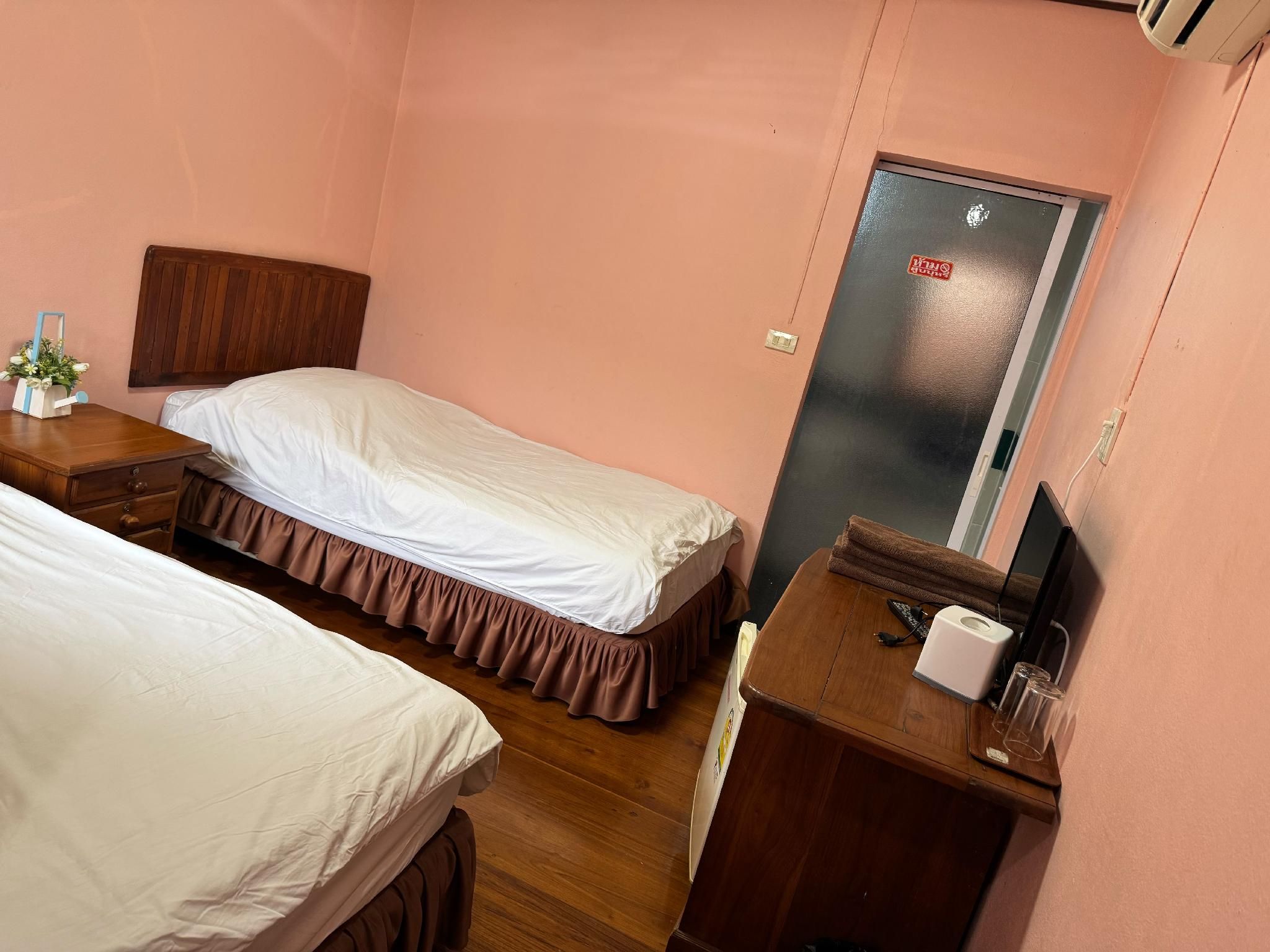 โรงแรมนิวรีสอร์ท (New Resort) Classic Double or Twin