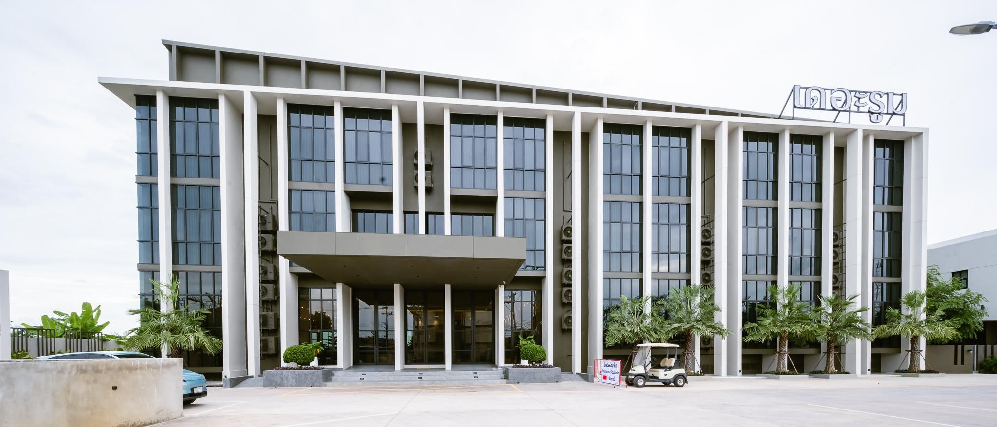 Grand The Room Hotel