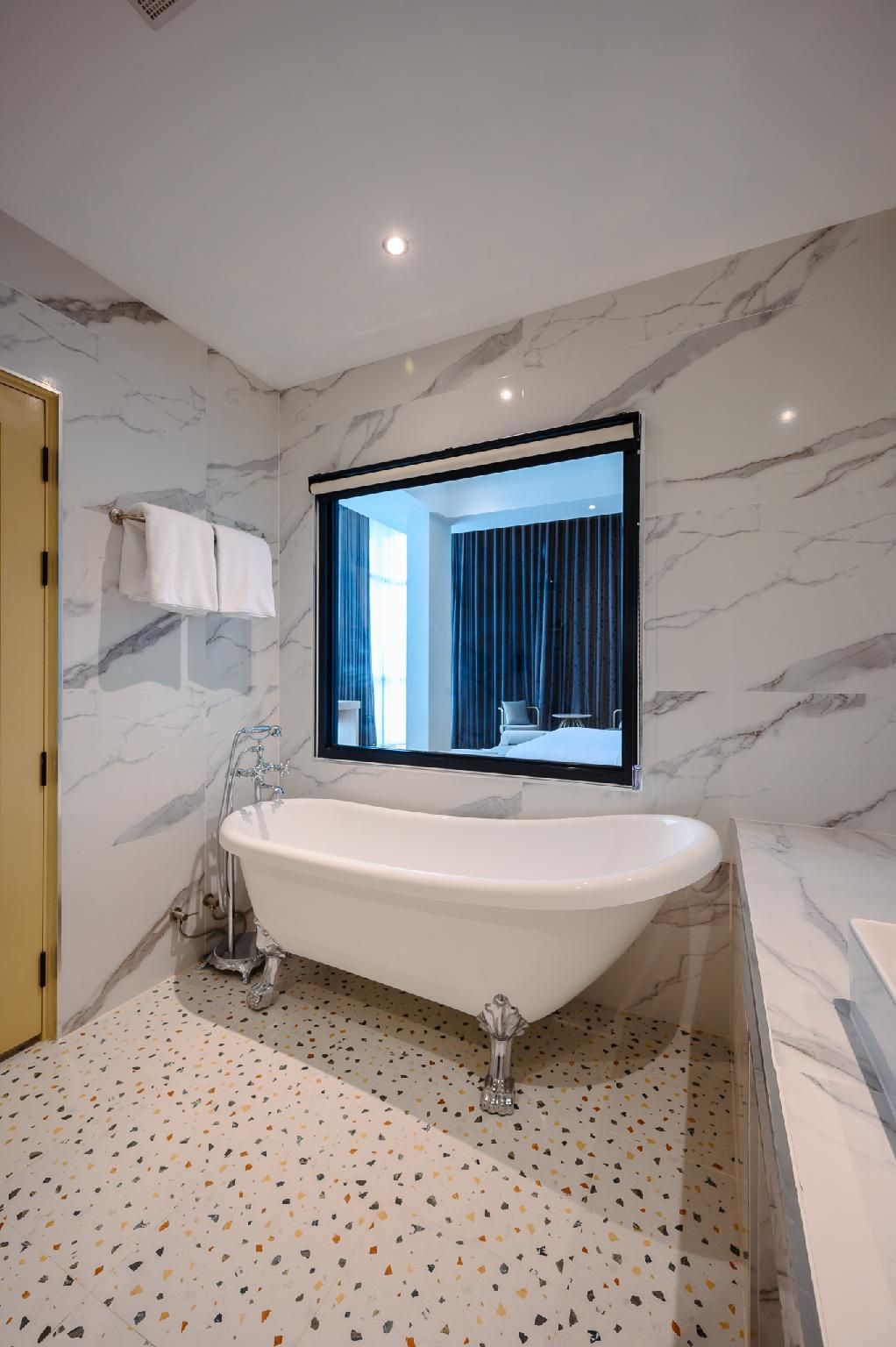 Grand The Room Hotel Signature 2