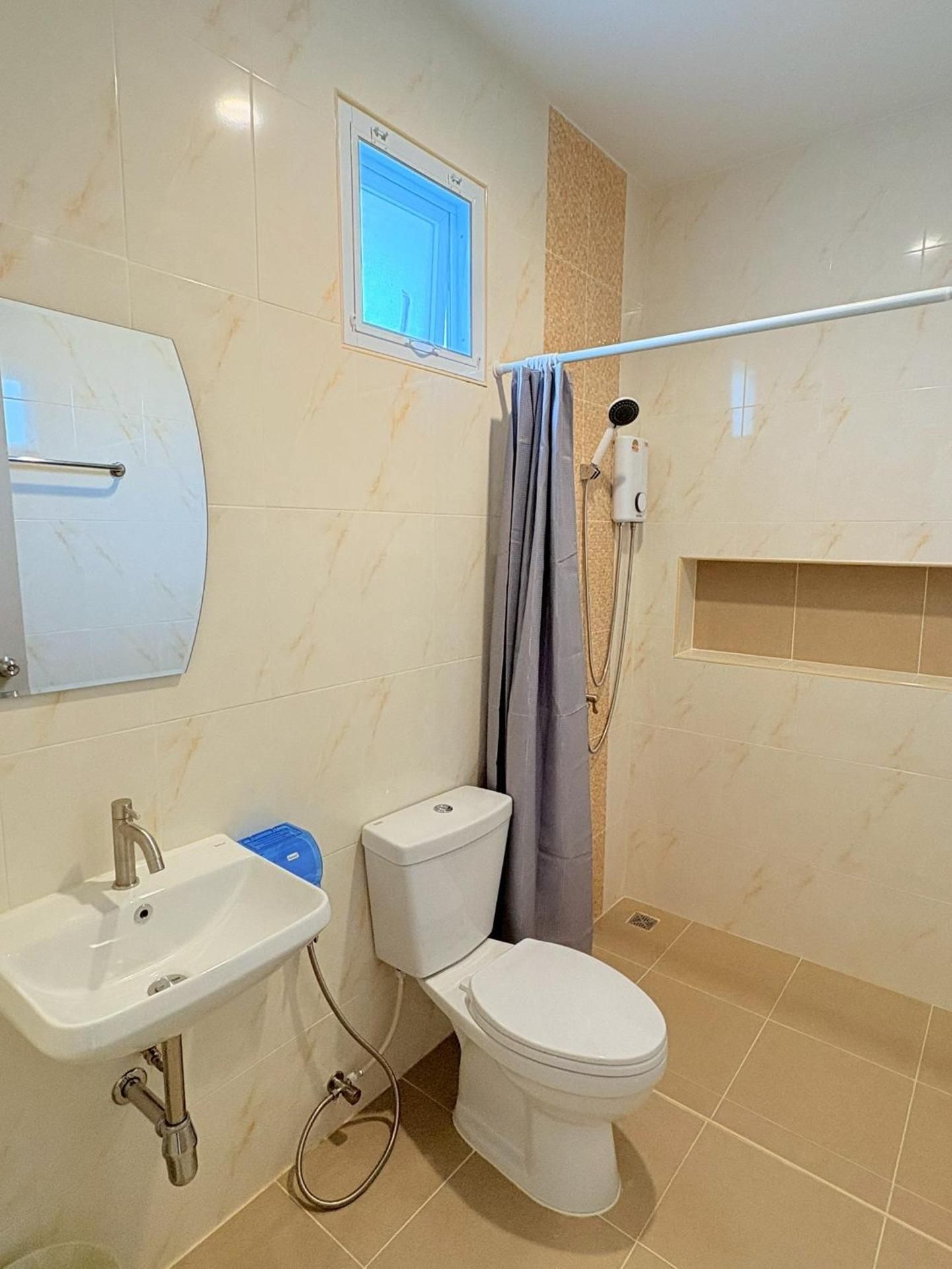 Cozy House Chanthaburi Deluxe King Room 3