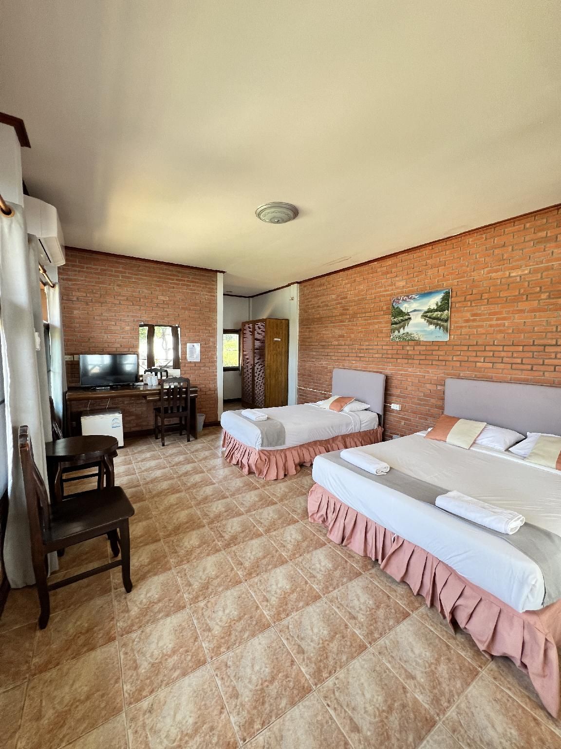 Yajai Beach Resort Bungalow