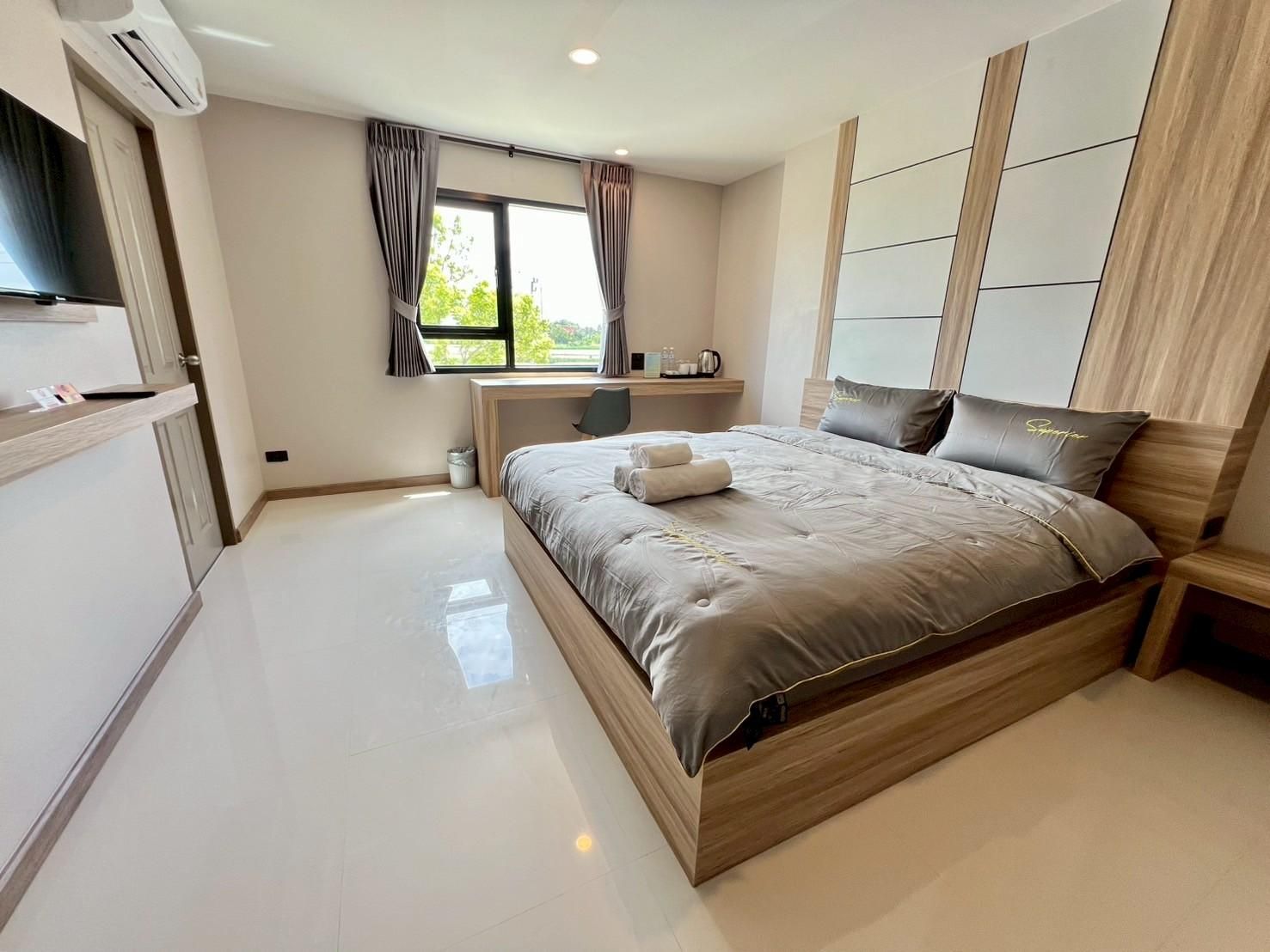 Wellgrow Service House - เวลโกรว์ เซอร์วิส เฮ้าส์ City View - 1 King Bed