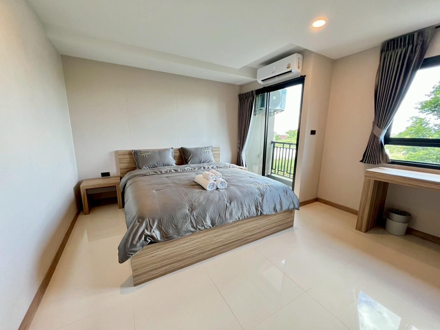 Wellgrow Service House - เวลโกรว์ เซอร์วิส เฮ้าส์ Deluxe - 1 Bedroom Apartment Garden view