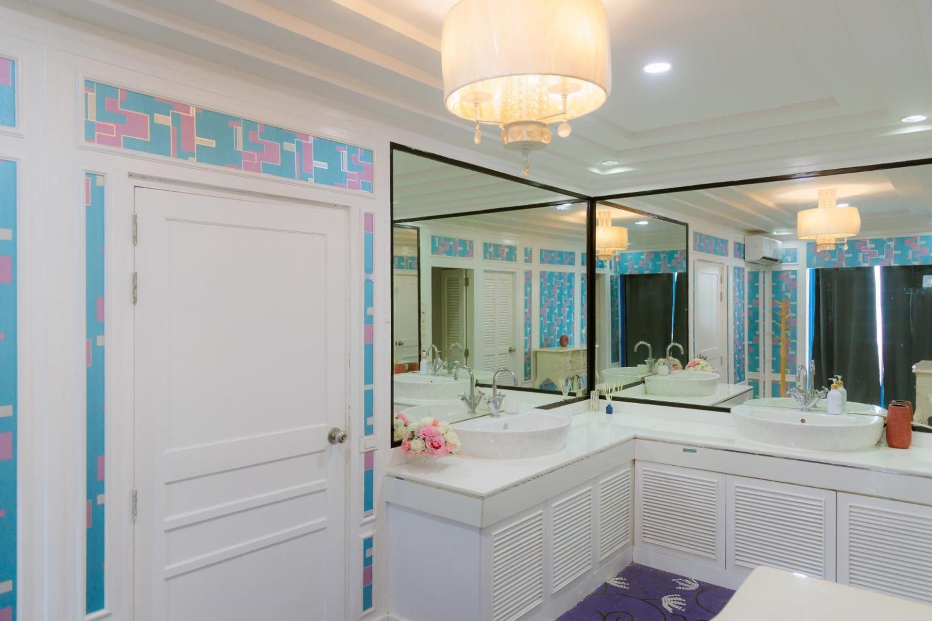 Sheva Om Three-Bedroom Suite 3