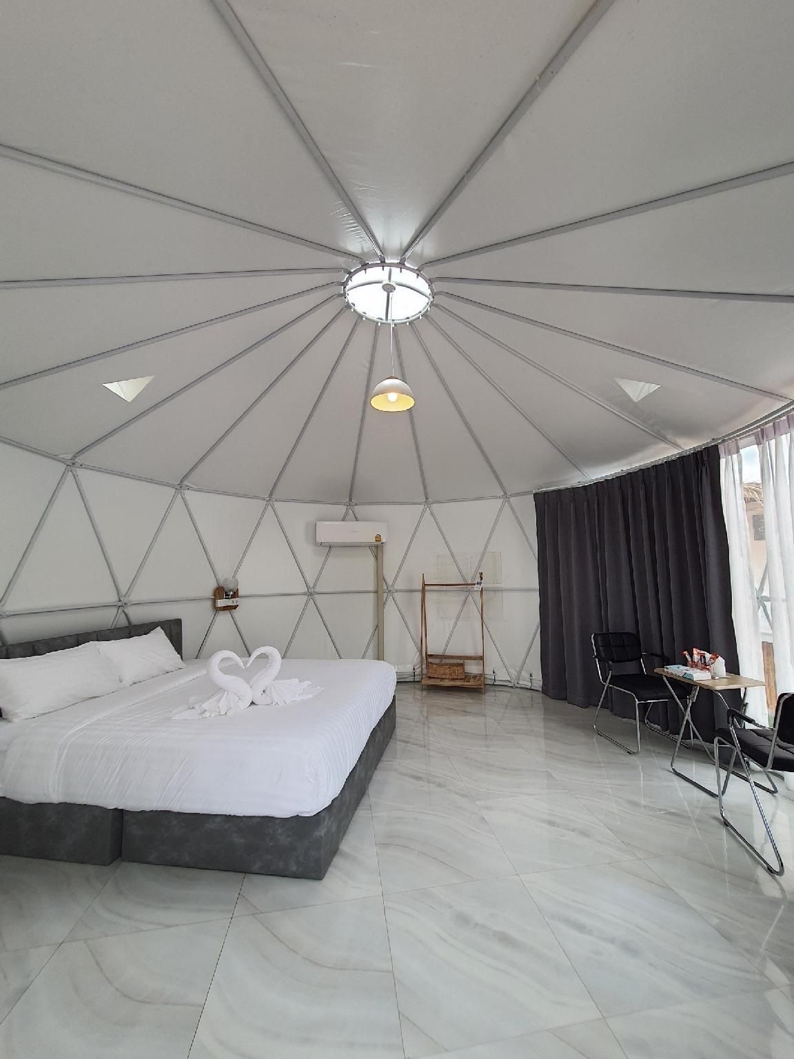 Superior King Room with balcony