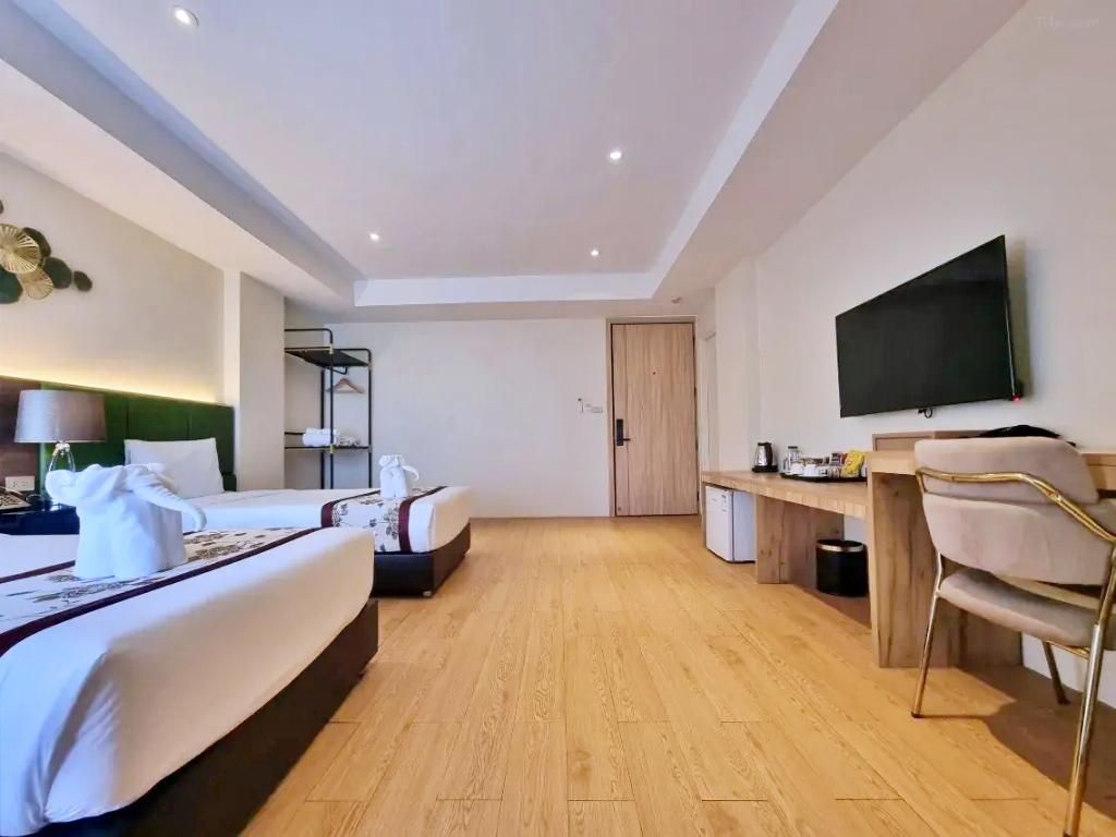 Deluxe Room Pool View with Balcony