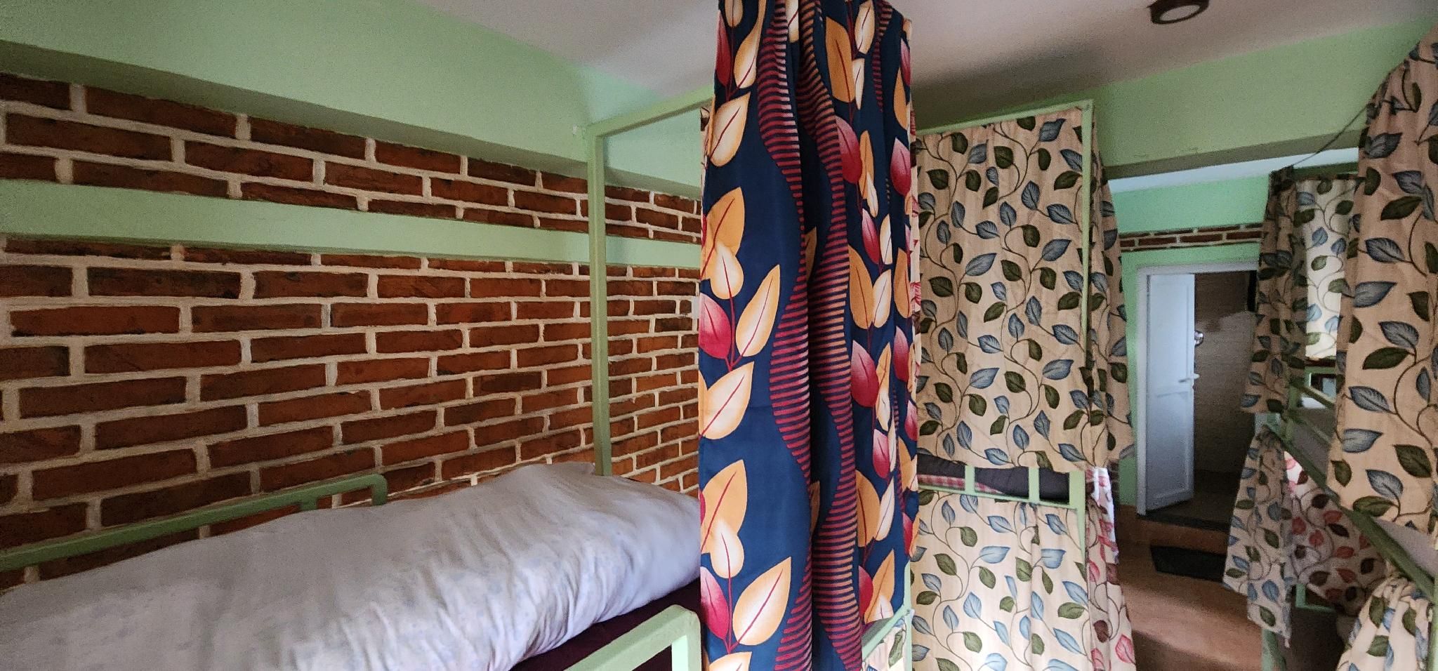 8 Bed Mixed Community Dorm