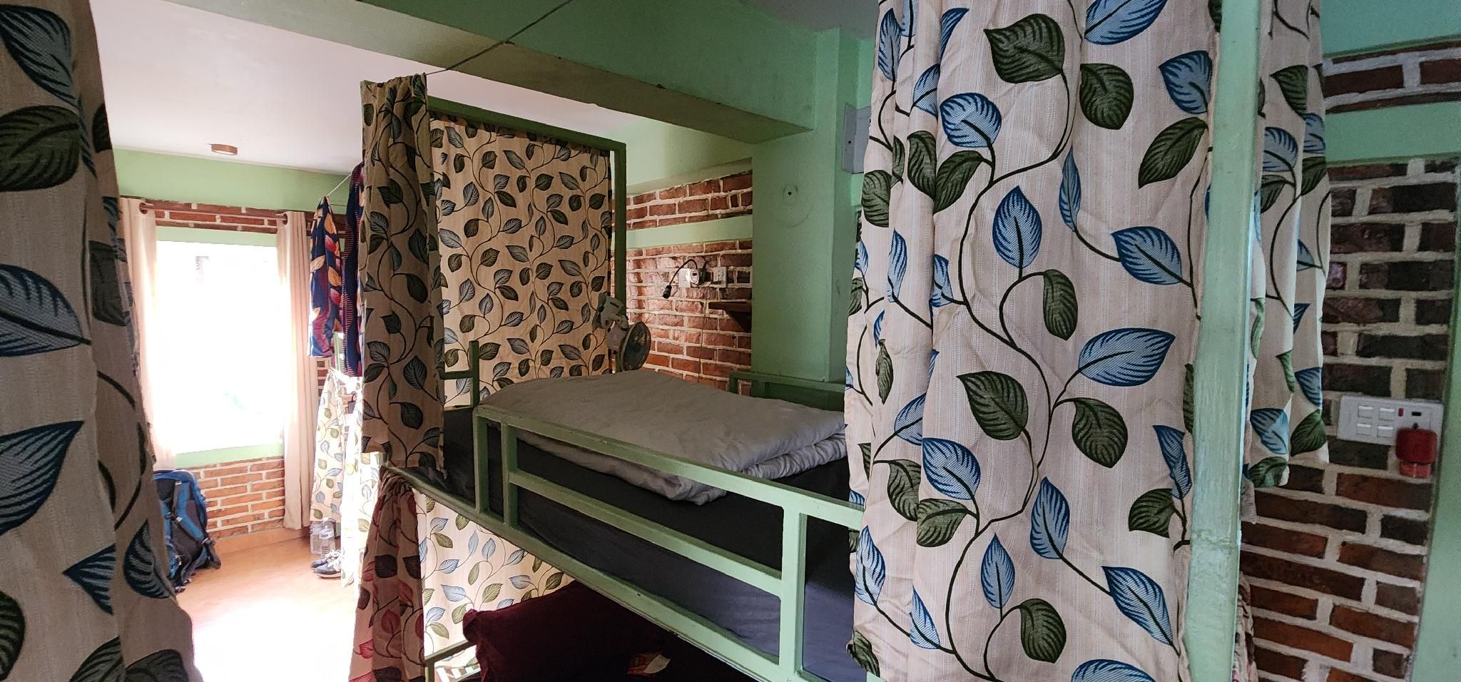 8 Bed Mixed Community Dorm