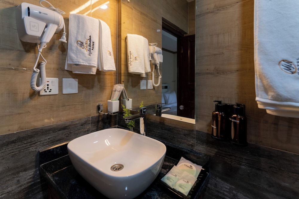 Hotel Mystic Mountain, Pokhara Deluxe Suite 4