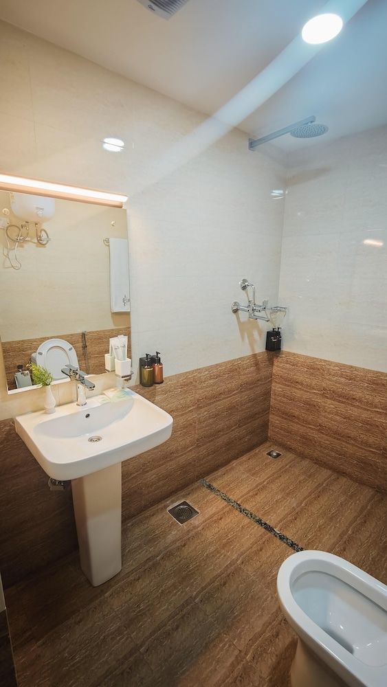 Hotel Mystic Mountain, Pokhara Deluxe Suite 3