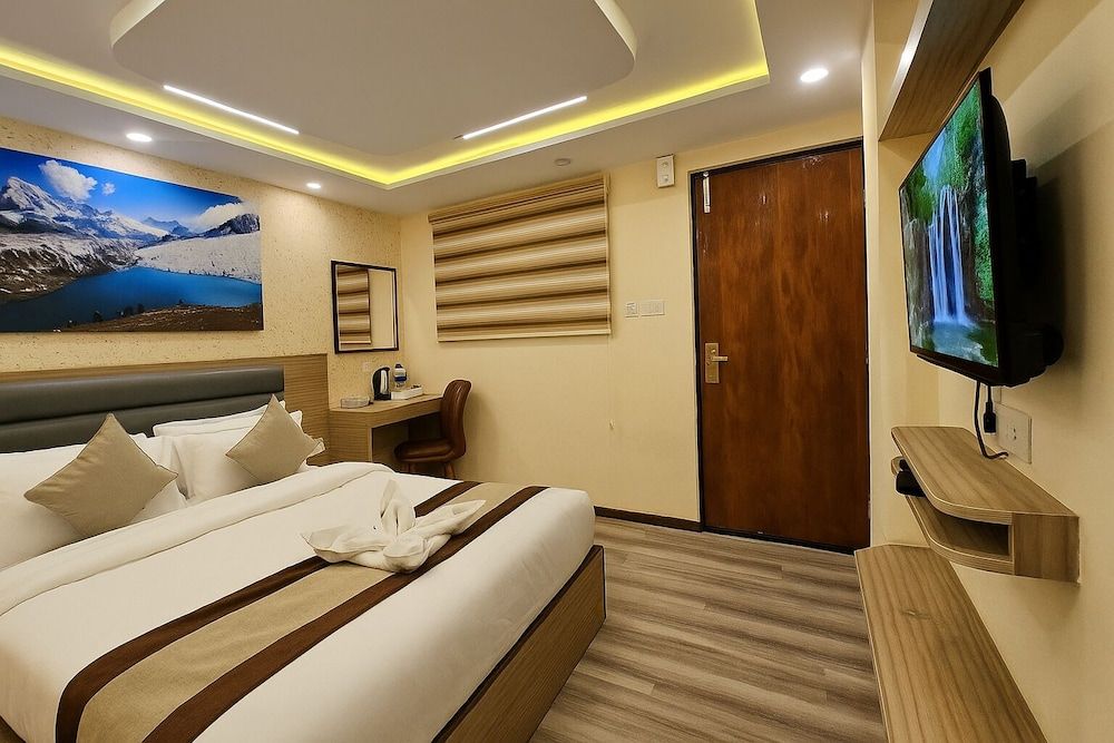 Kathmandu Royal Chamber Hotel Deluxe King/Couple Room [10% discount in Rooftop Restaurant with Mountain and City View] 2