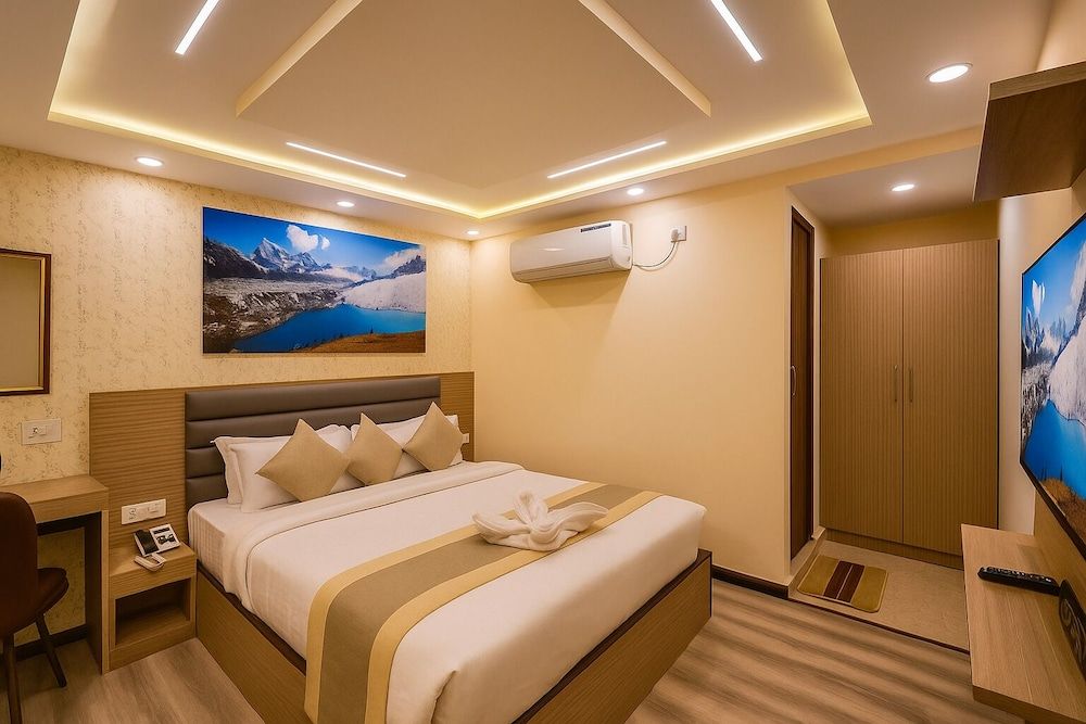 Kathmandu Royal Chamber Hotel Deluxe King/Couple Room [10% discount in Rooftop Restaurant with Mountain and City View] 3