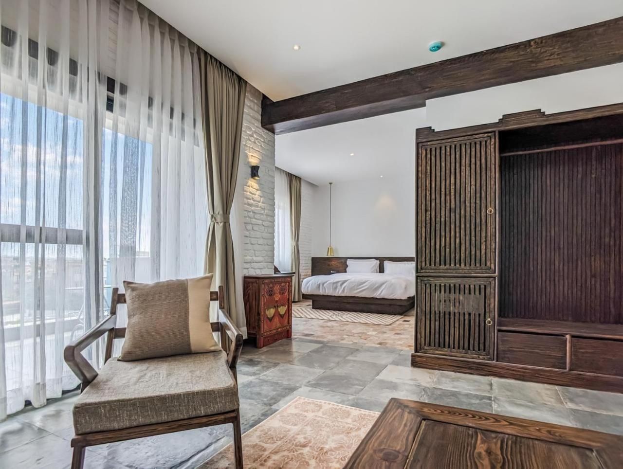 Suite with Mountain View