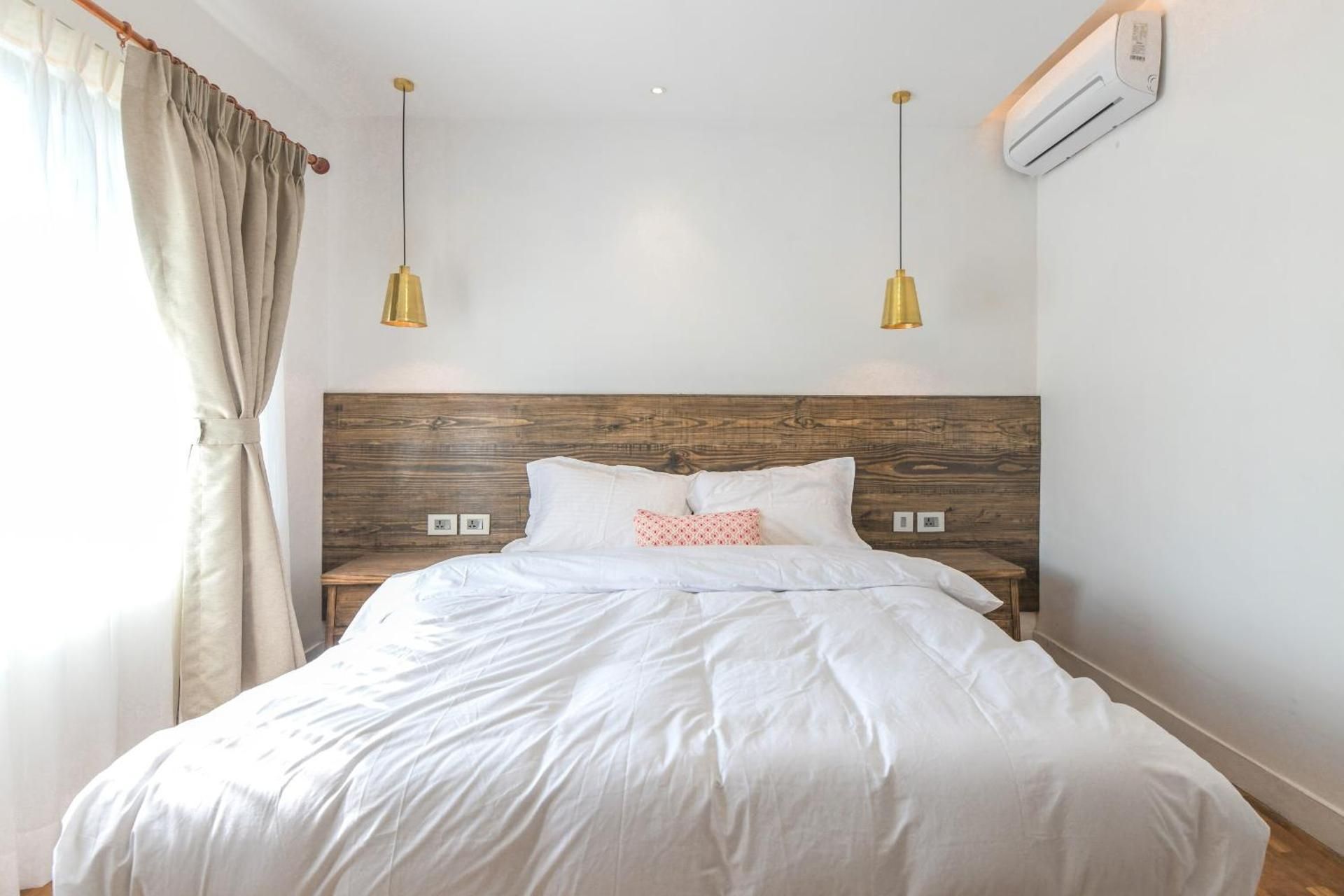 Deluxe One-Bedroom Apartment