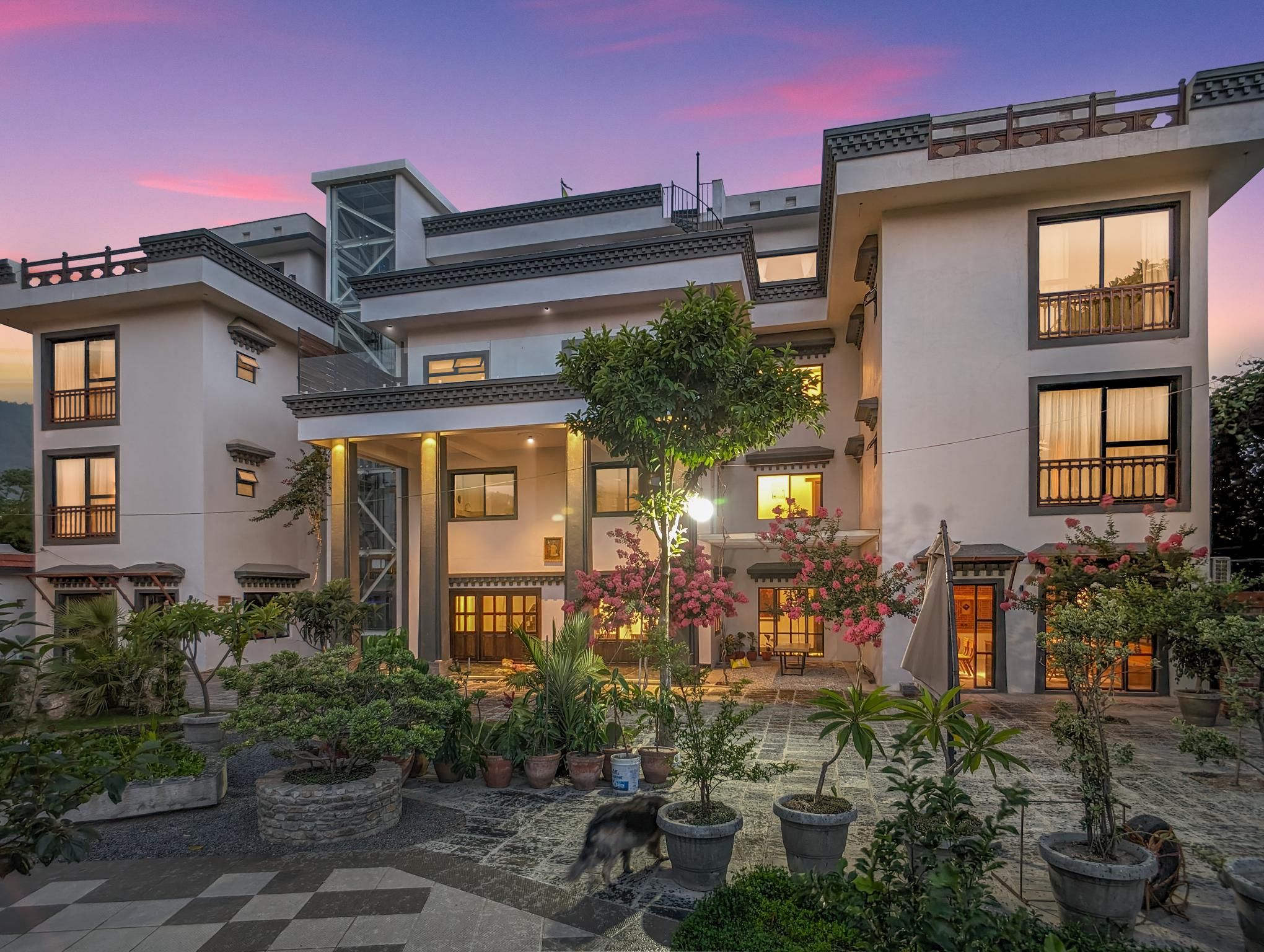 Uma Residence and Suites