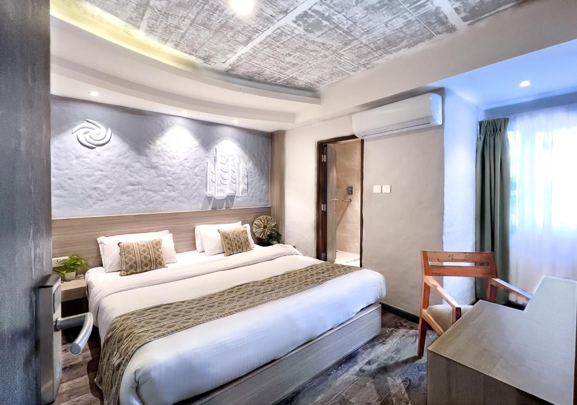Superior - 1 King Bed