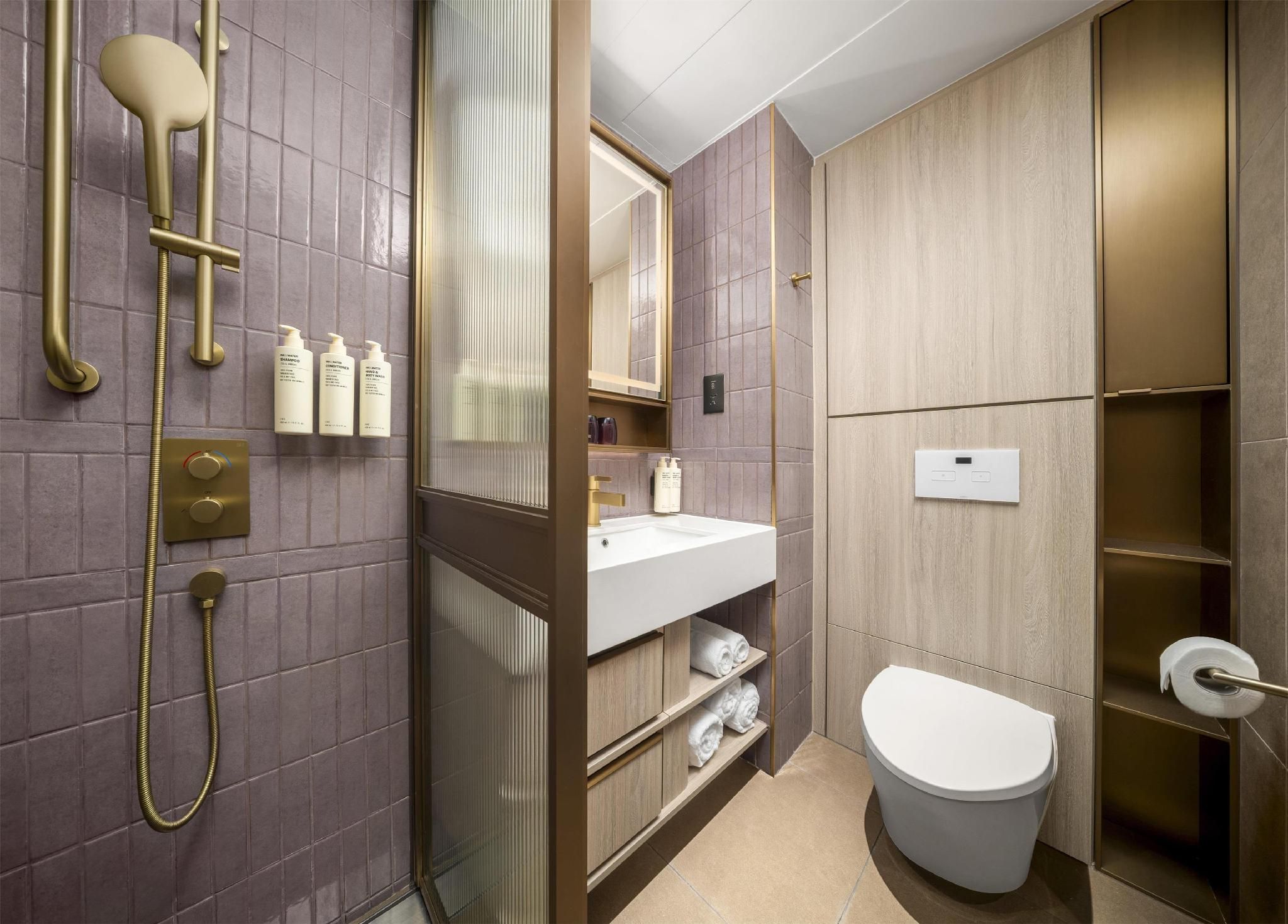 Queen Flex Room with Wall Bed