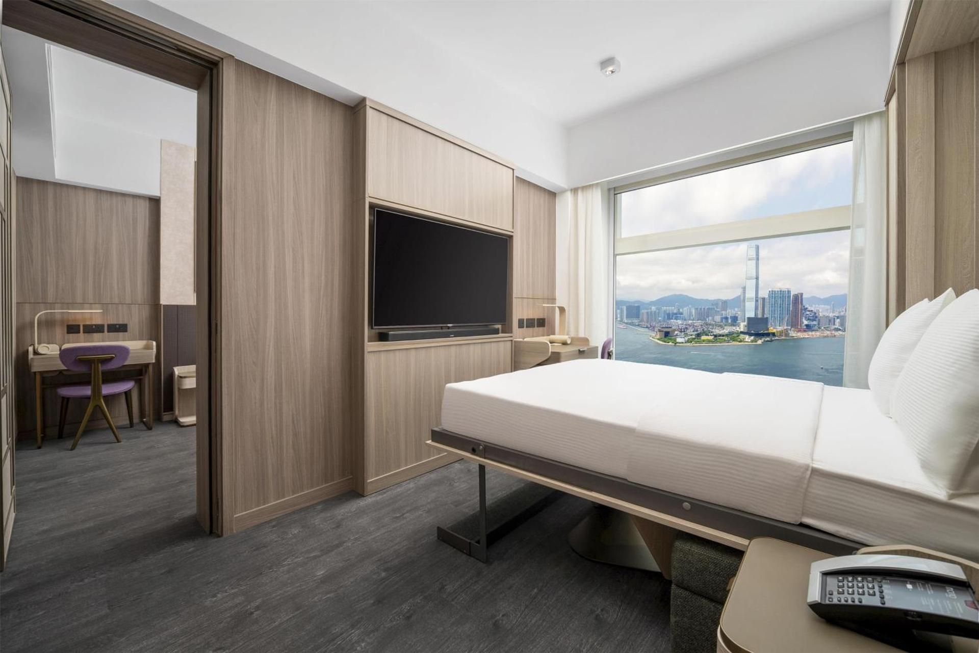 Queen Flex Suite