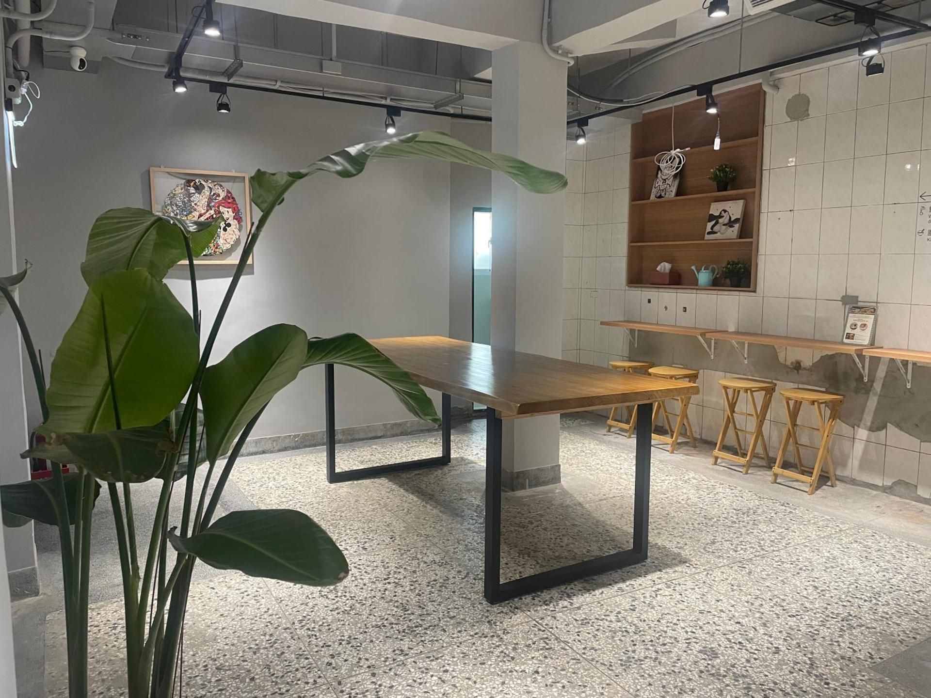 shared lounge/tv area