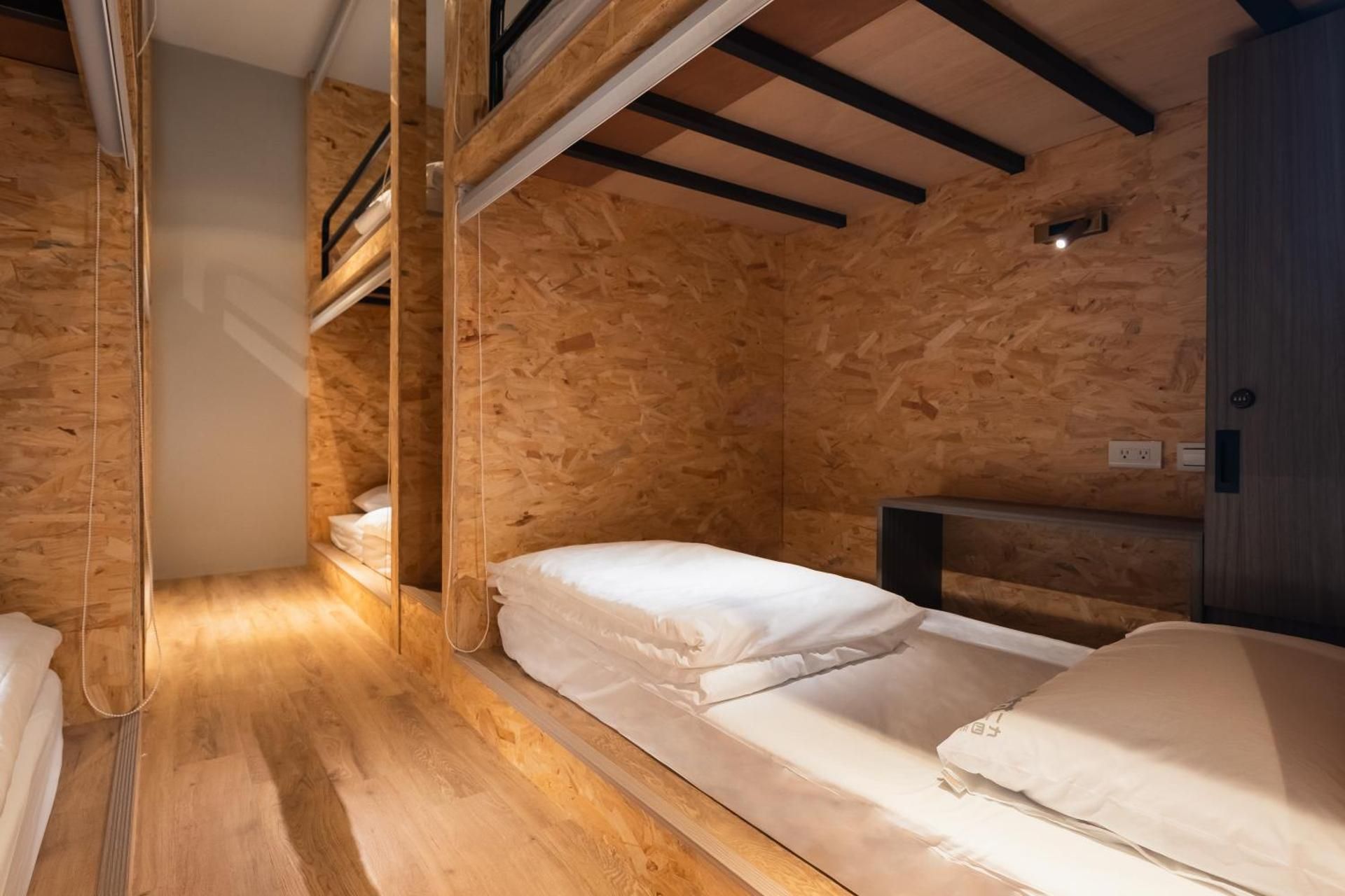 8 Beds Mix Dormitory, Sharing