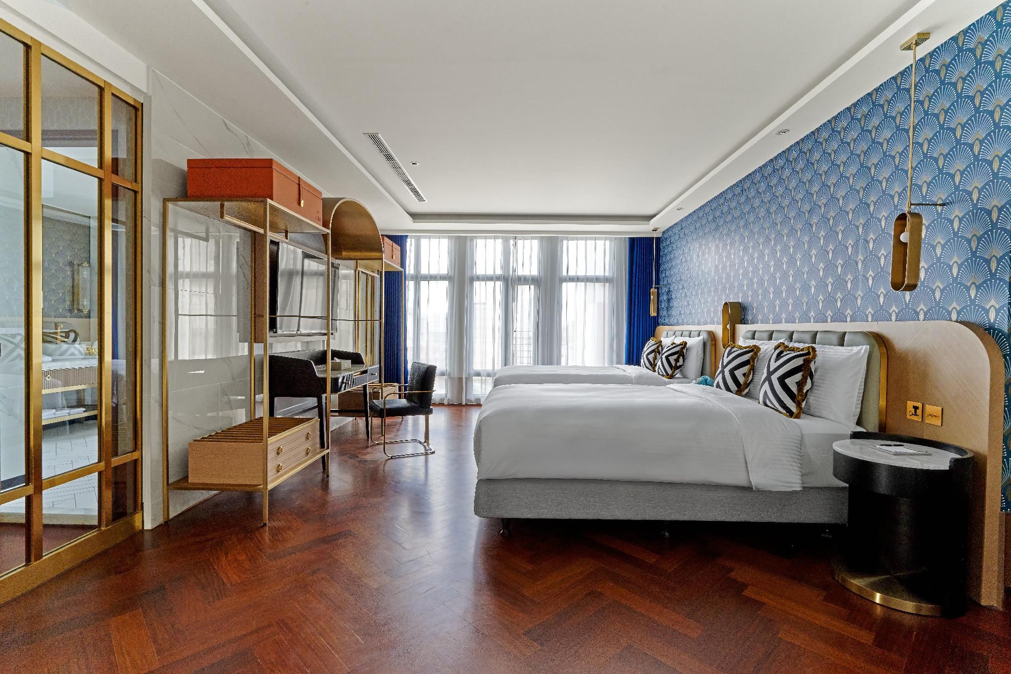 Deluxe City View Family Room