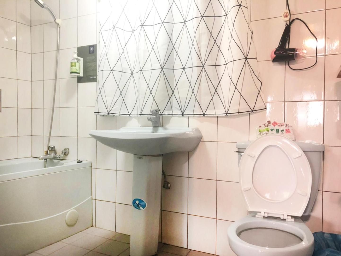 Xianshan Village Standard Room for 4 People 2