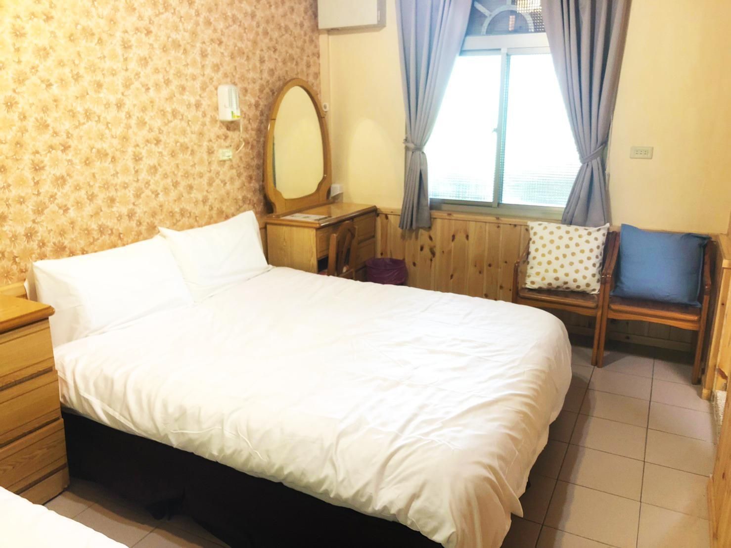 Xianshan Village Standard Room for 4 People