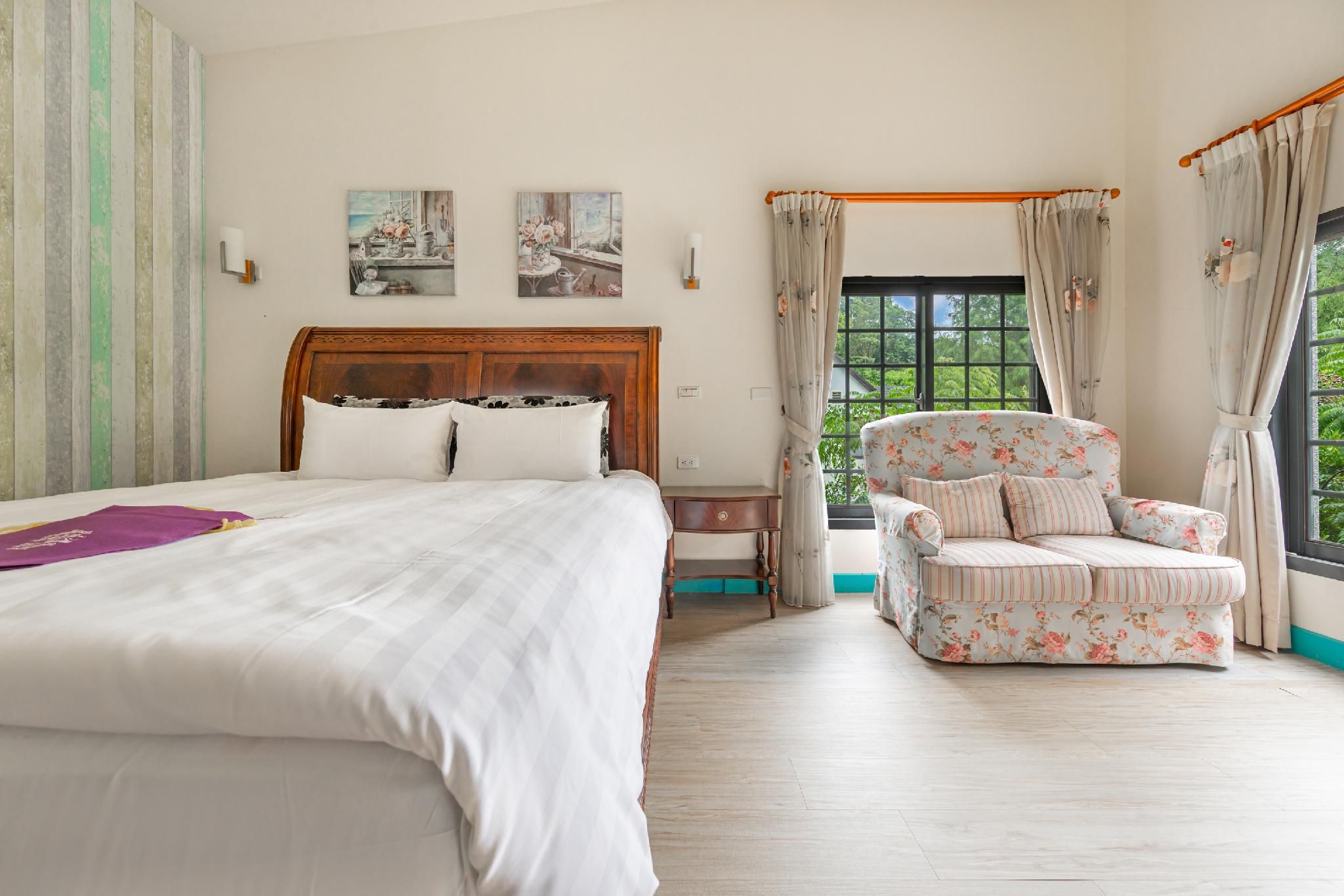 Deluxe Double Room with Bathtub