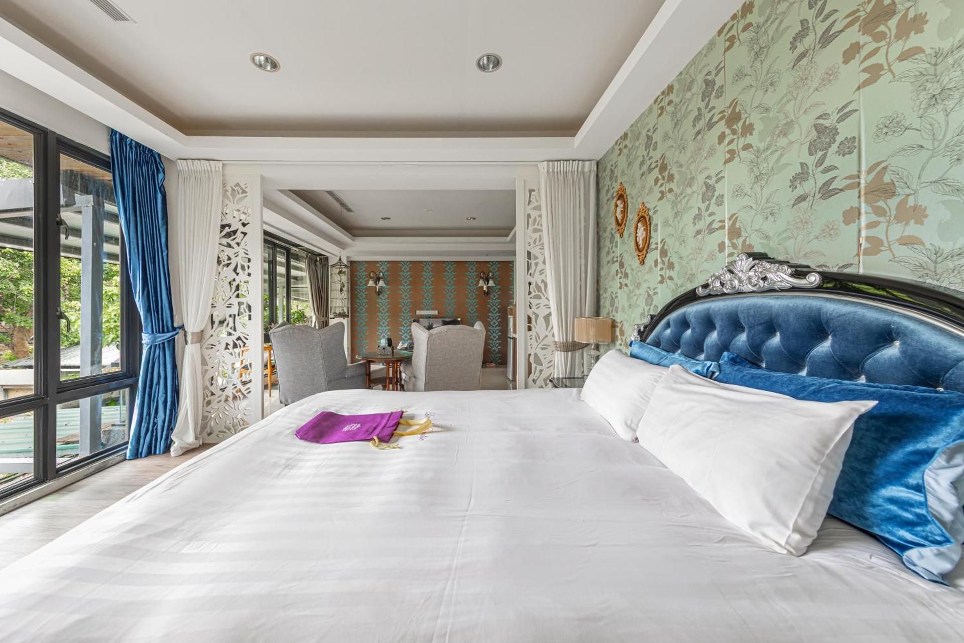 Deluxe Double Room with Bathtub
