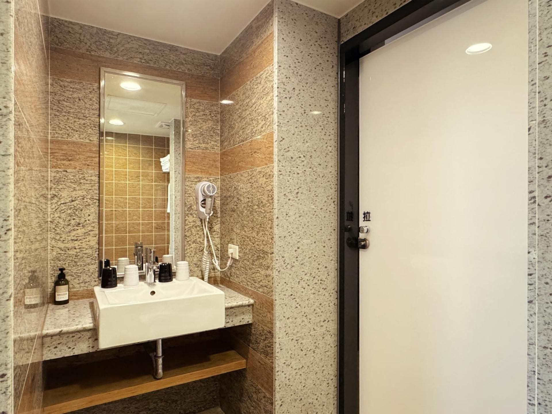 Mazor Hotel Hualien Linsen Executive Quadruple Room 2