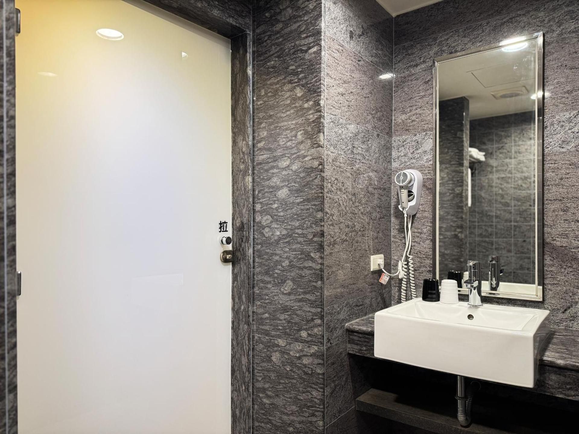 Mazor Hotel Hualien Linsen Standard Double Room 2