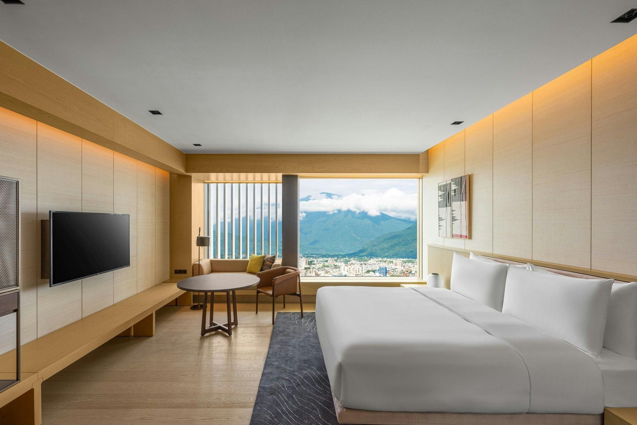 Explore Hot Spring Room, Guest room, 1 King, Mountain view