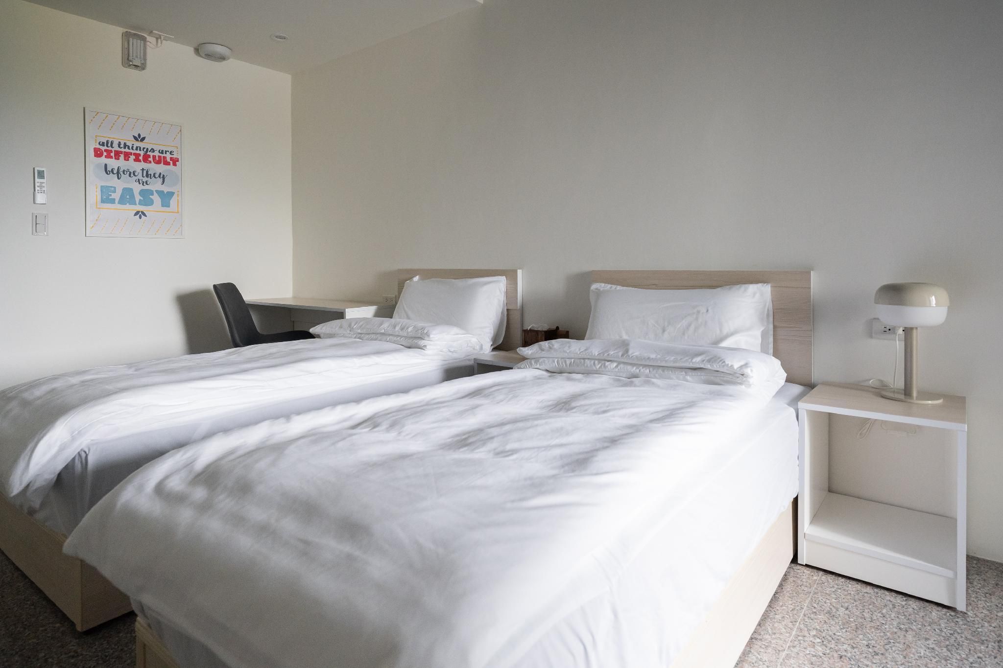 Deluxe Cityscape Twin Room