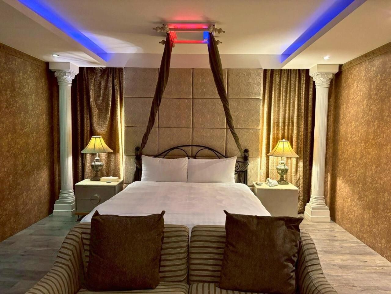 Queen Room with Spa Bath(Check-in after 18:00)
