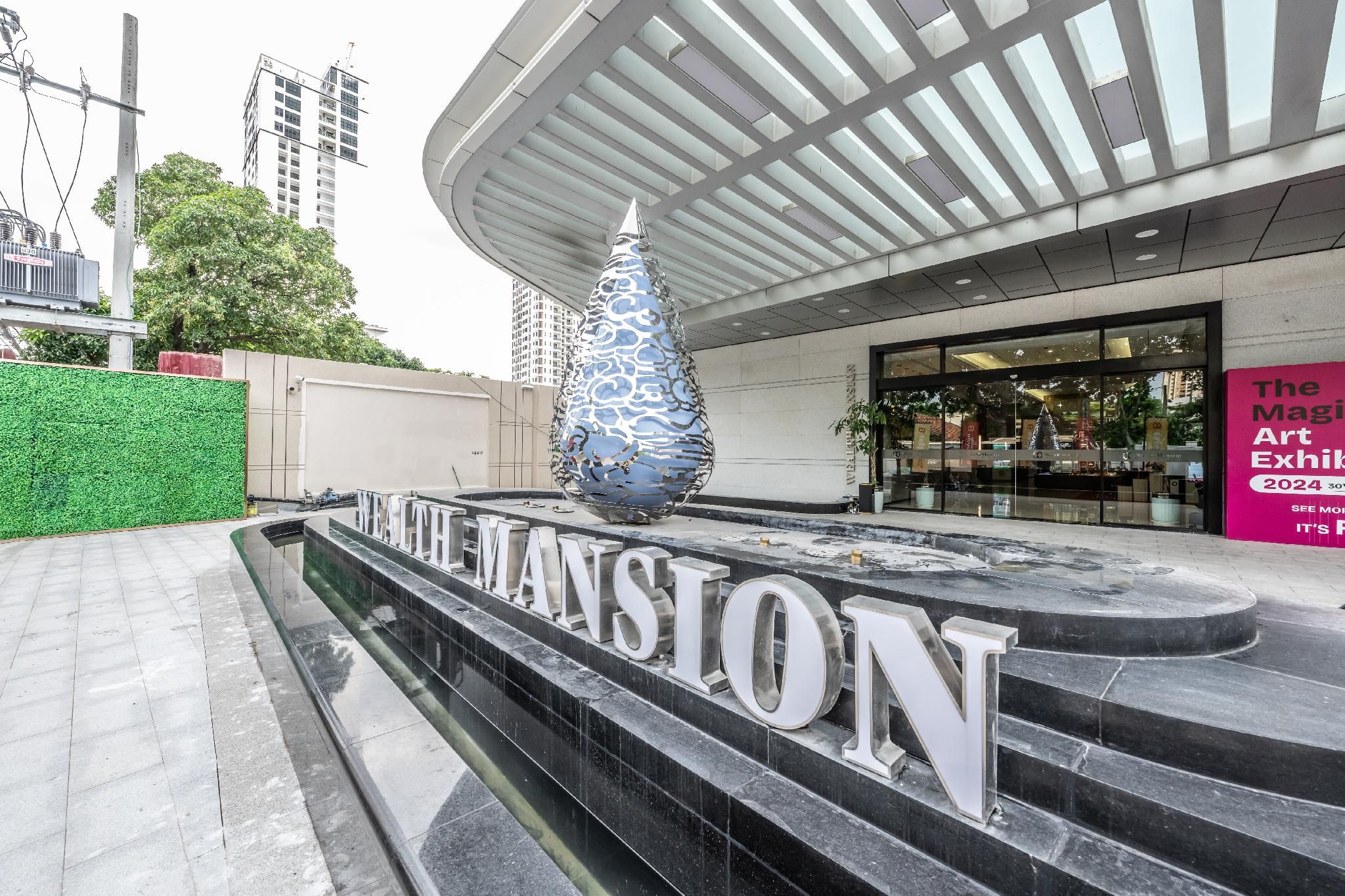 Wealth Mansion Suites River View Service by Soben