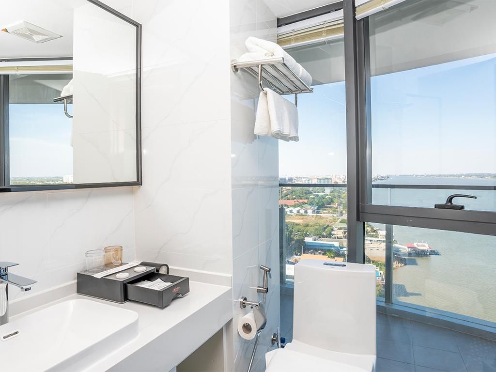 Deluxe Two Bedroom Apartment with Balcony