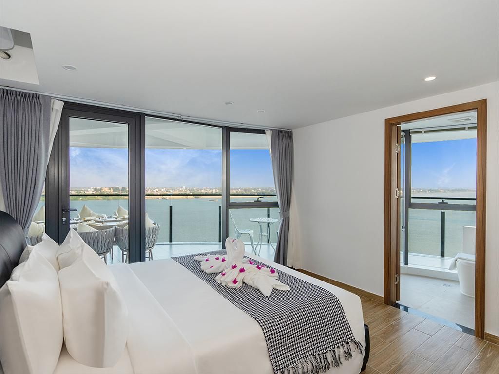 Deluxe Two Bedroom Apartment with Balcony