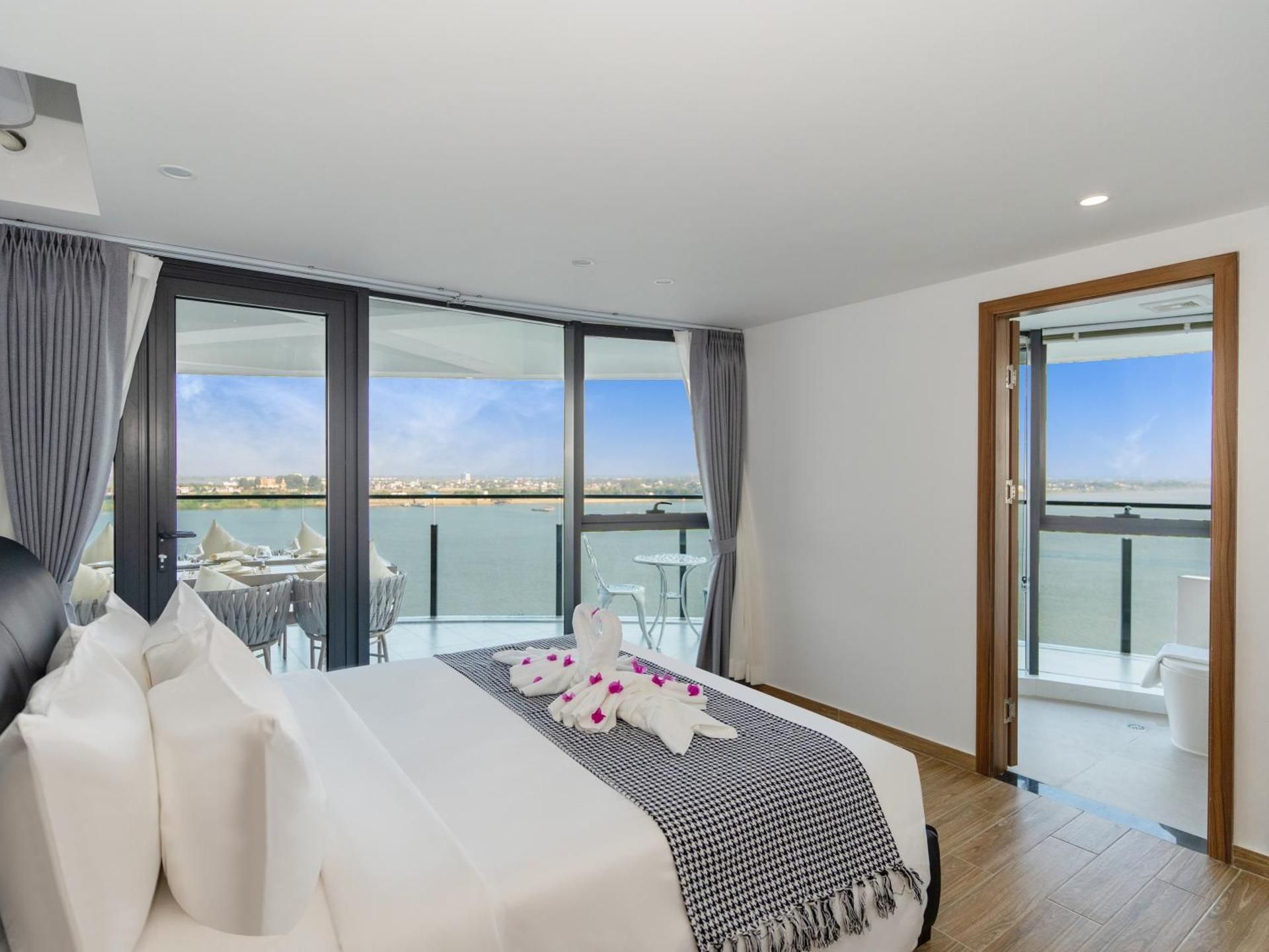 Suite with River View