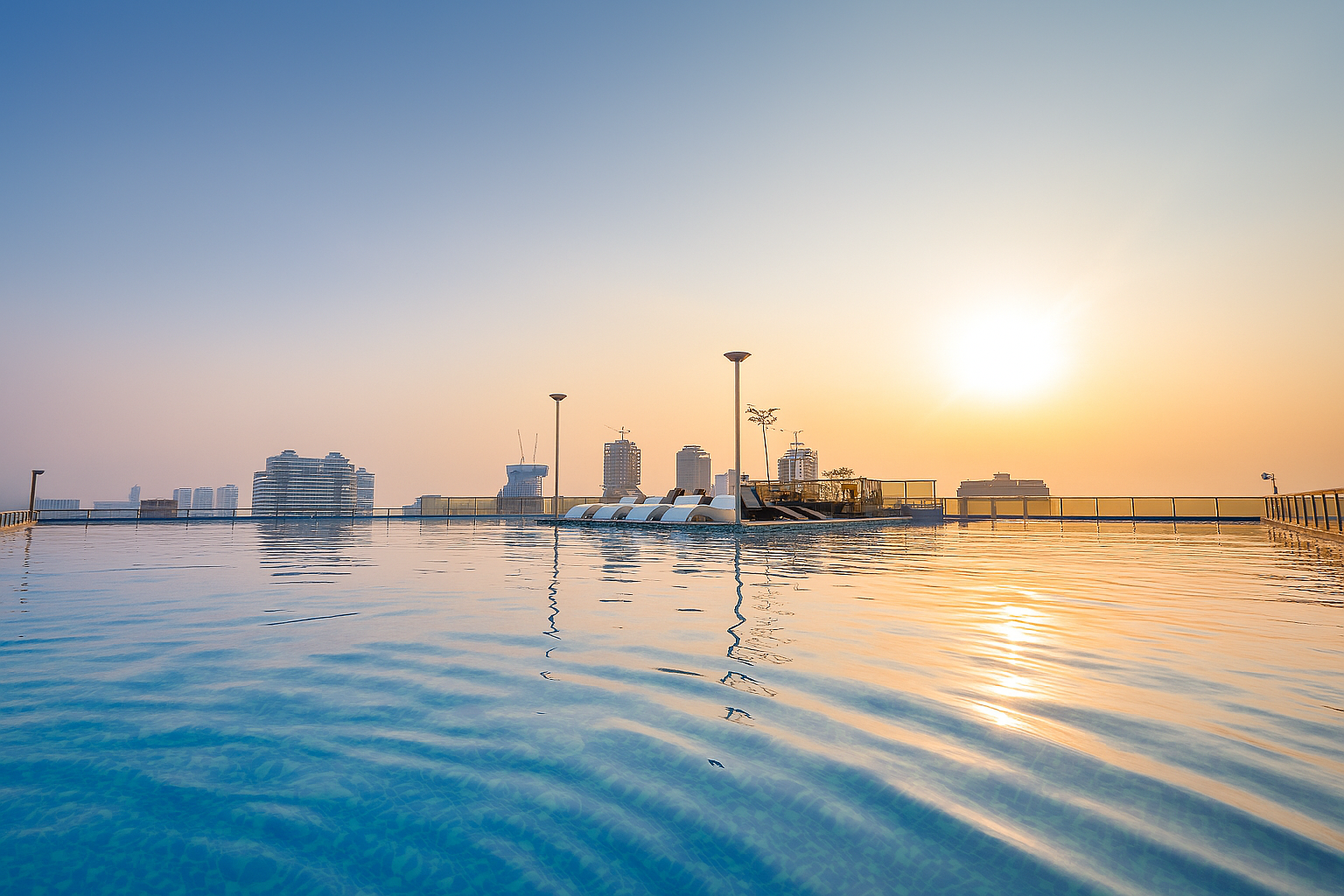 swimming pool [outdoor]