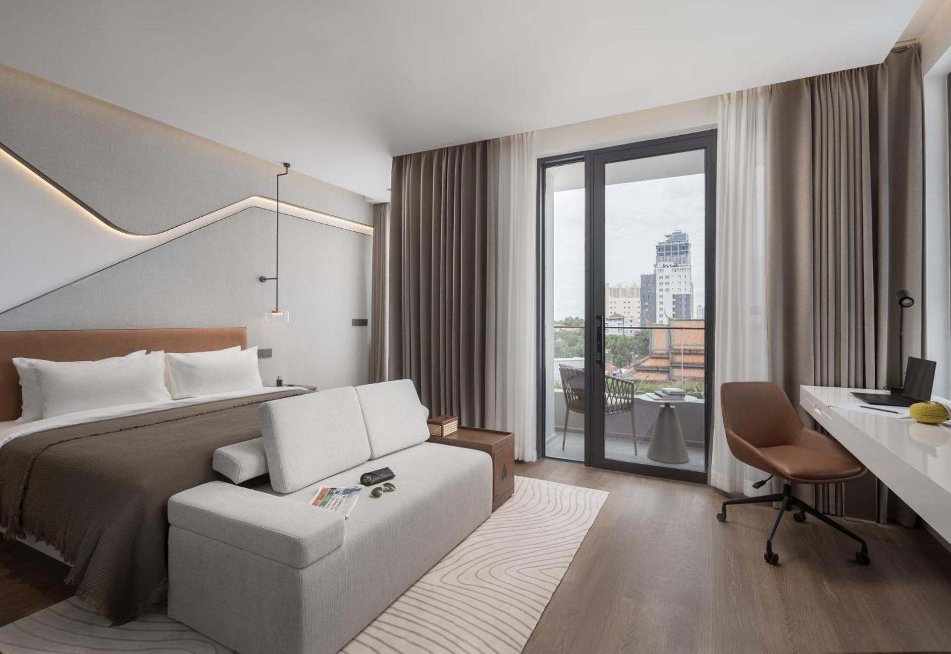 Bassac Signature Hotel & Residence Deluxe King Room with Balcony 2