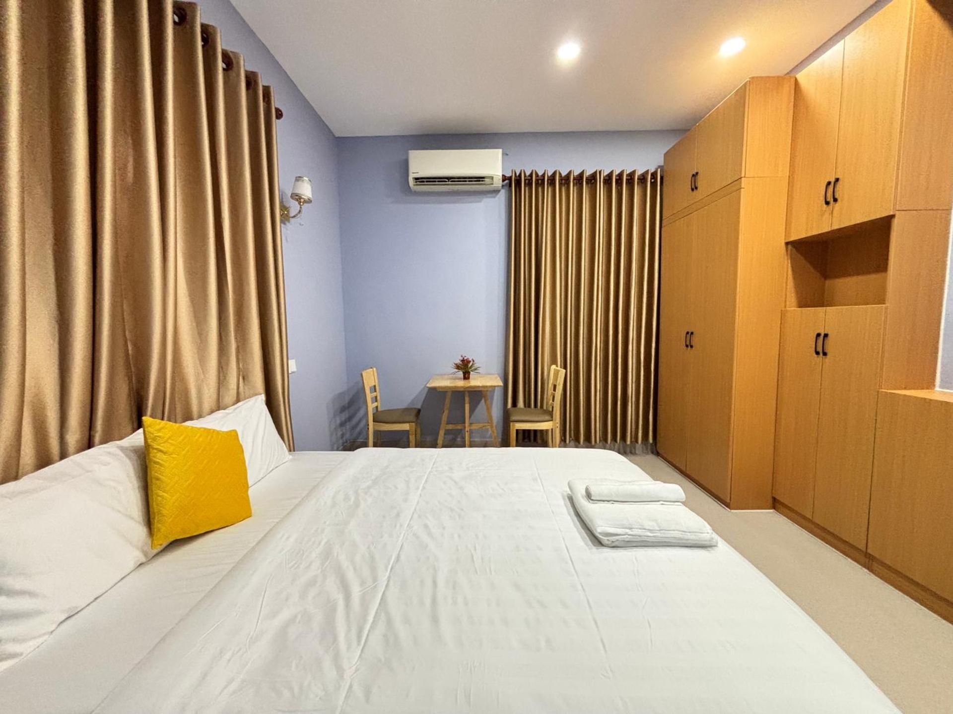 DLSD Hotel Deluxe King Room 3