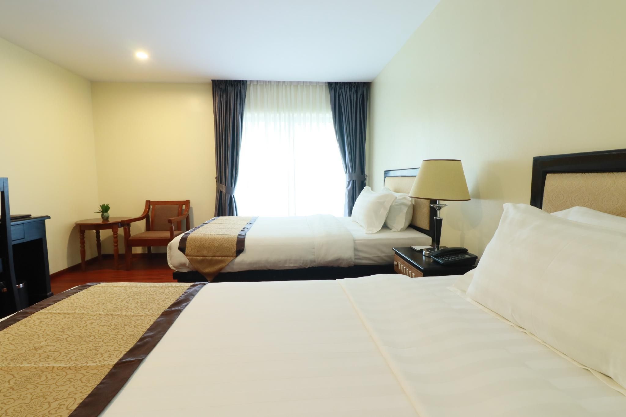 Deluxe Twin With Balcony