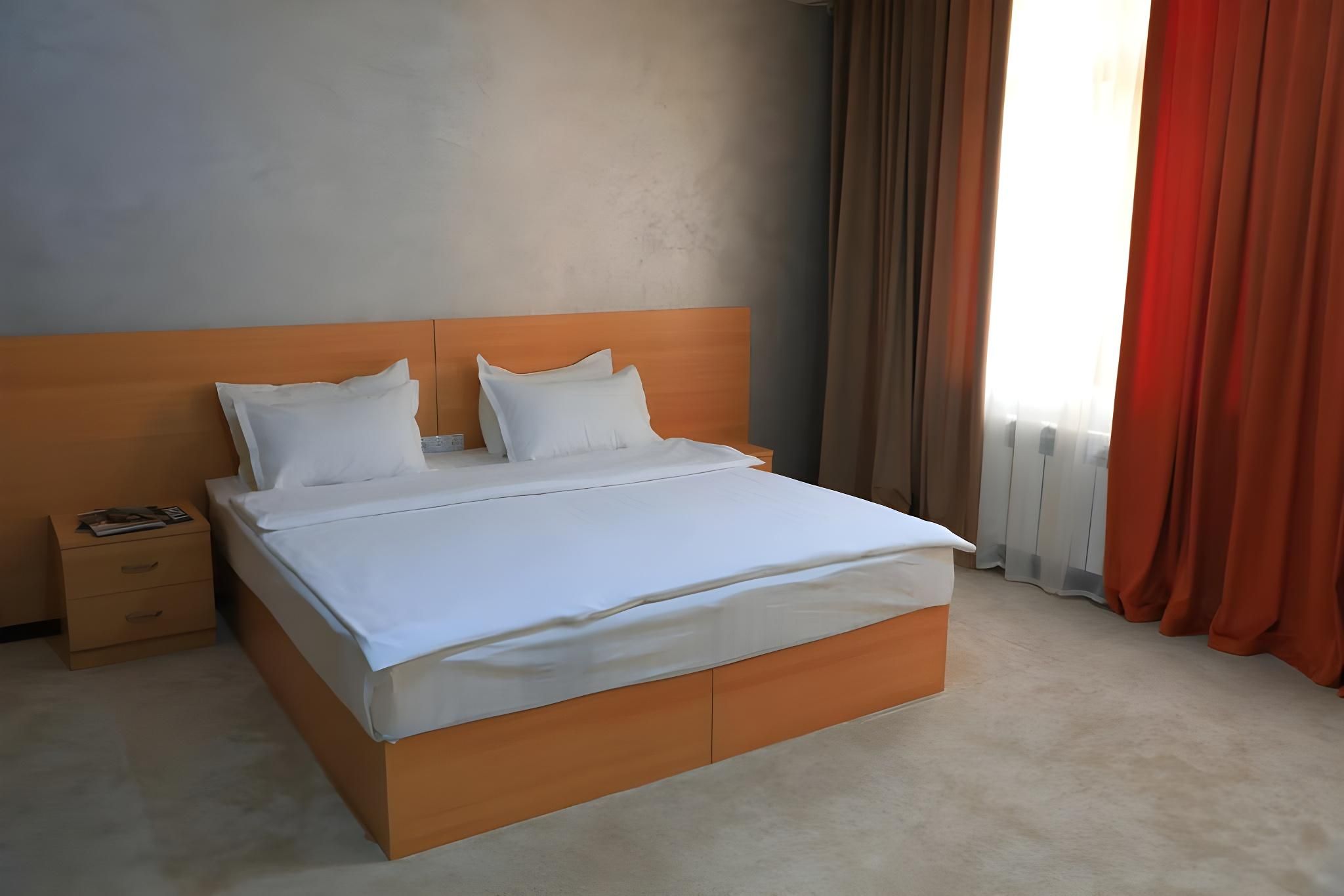 Deluxe - 1 King Bed