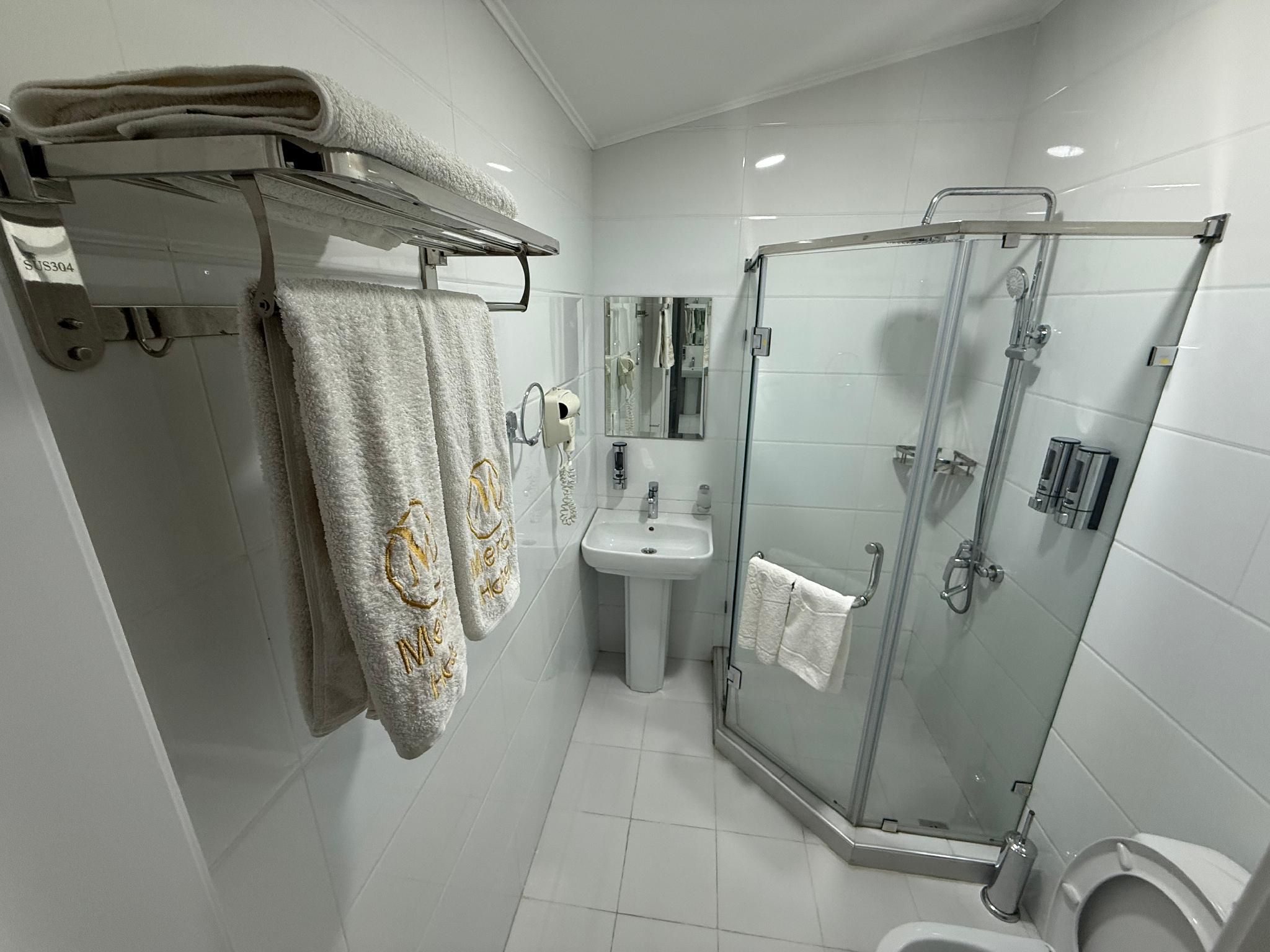 Merci Hotel Twilight Room for 2 People 3