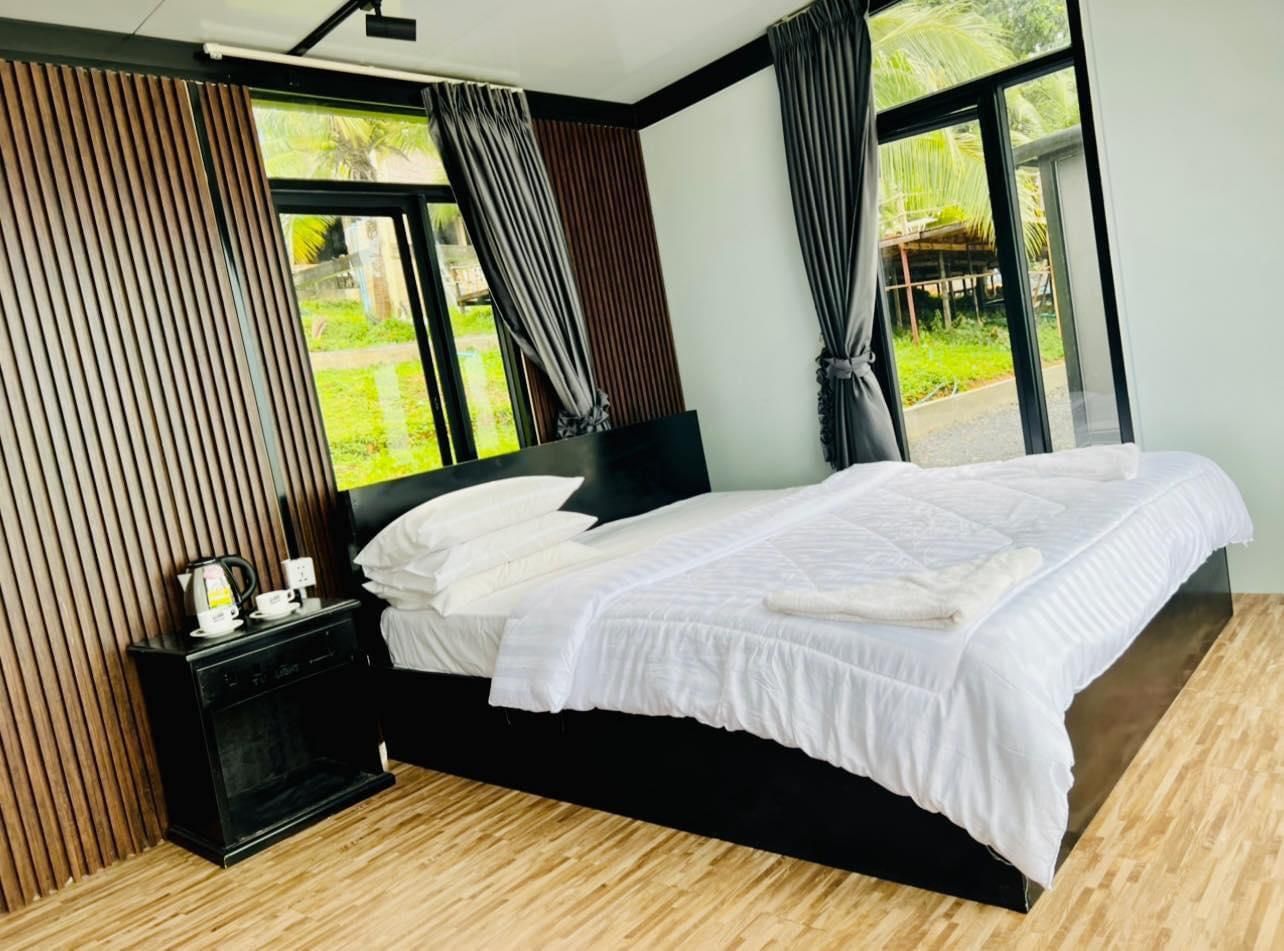 Deluxe Oceanfront King Room