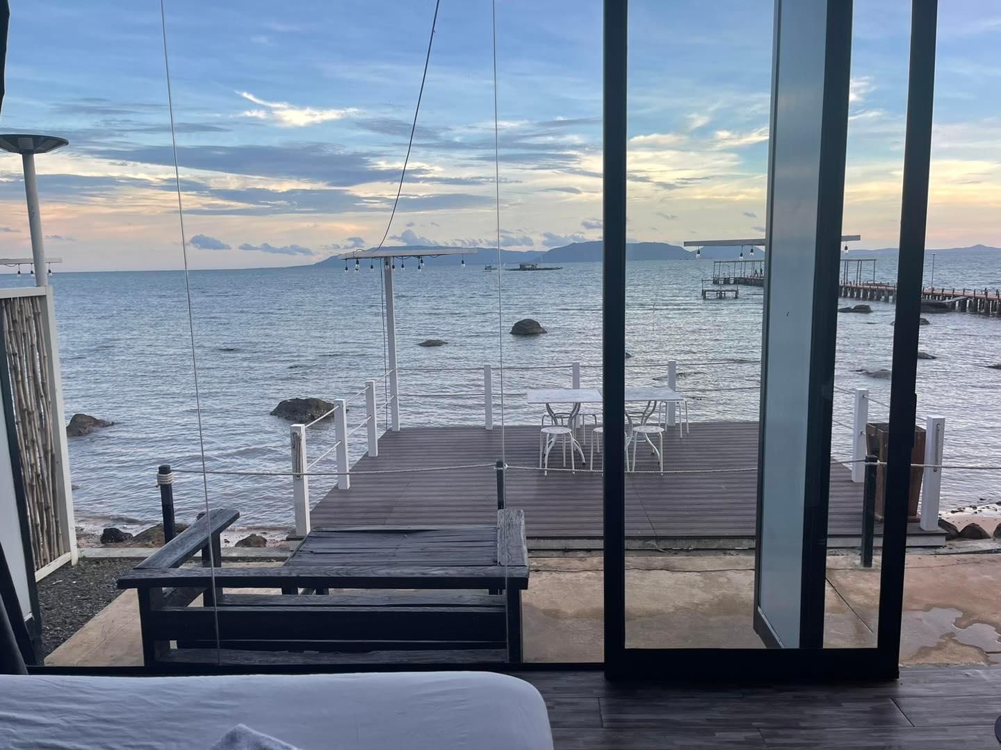 Deluxe Oceanfront King Room