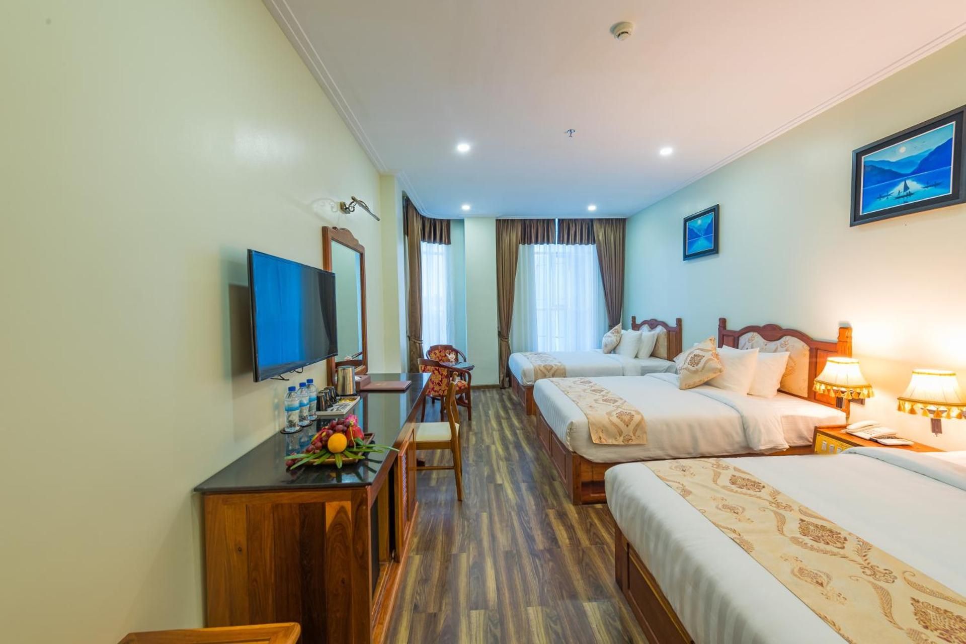 Deluxe Triple, Guest room, 3 Twin/Single Bed(s), Beach view
