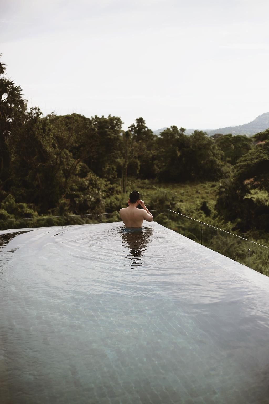 swimming pool [outdoor]